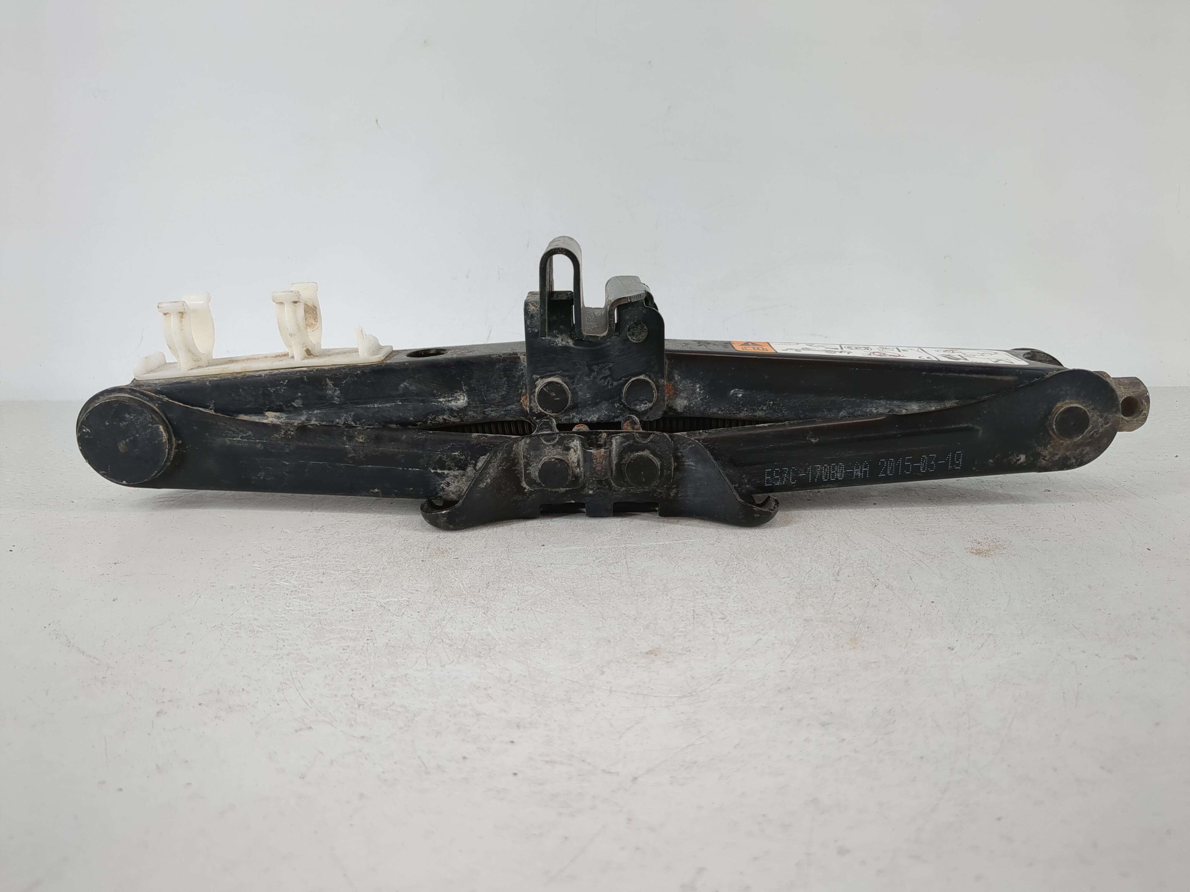 2016 Ford Fusion Spare Scissor Car Jack 1120609 - Oemusedautoparts1.com