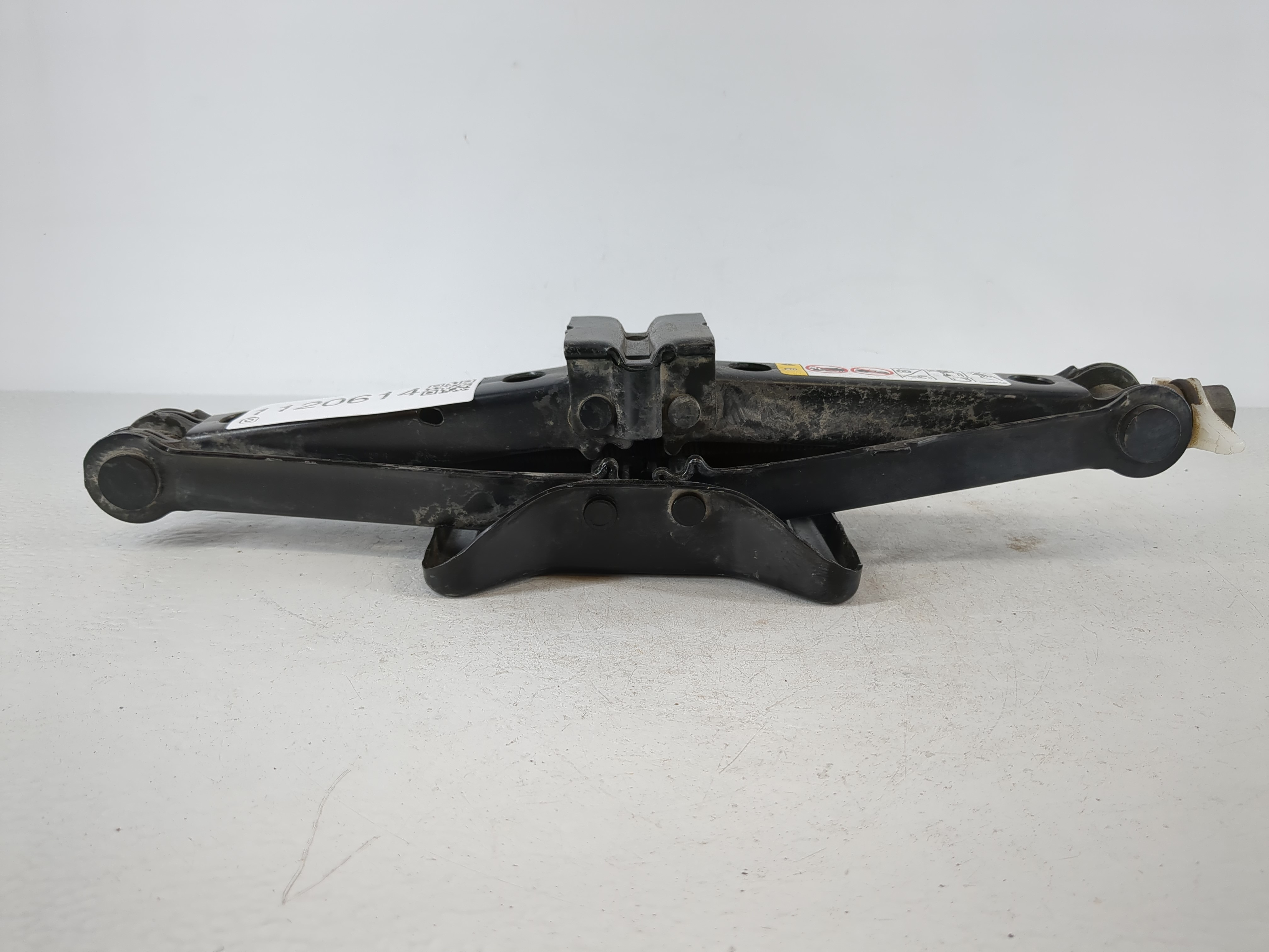 2015 Jeep Compass Spare Scissor Car Jack 1120614 - Oemusedautoparts1.com