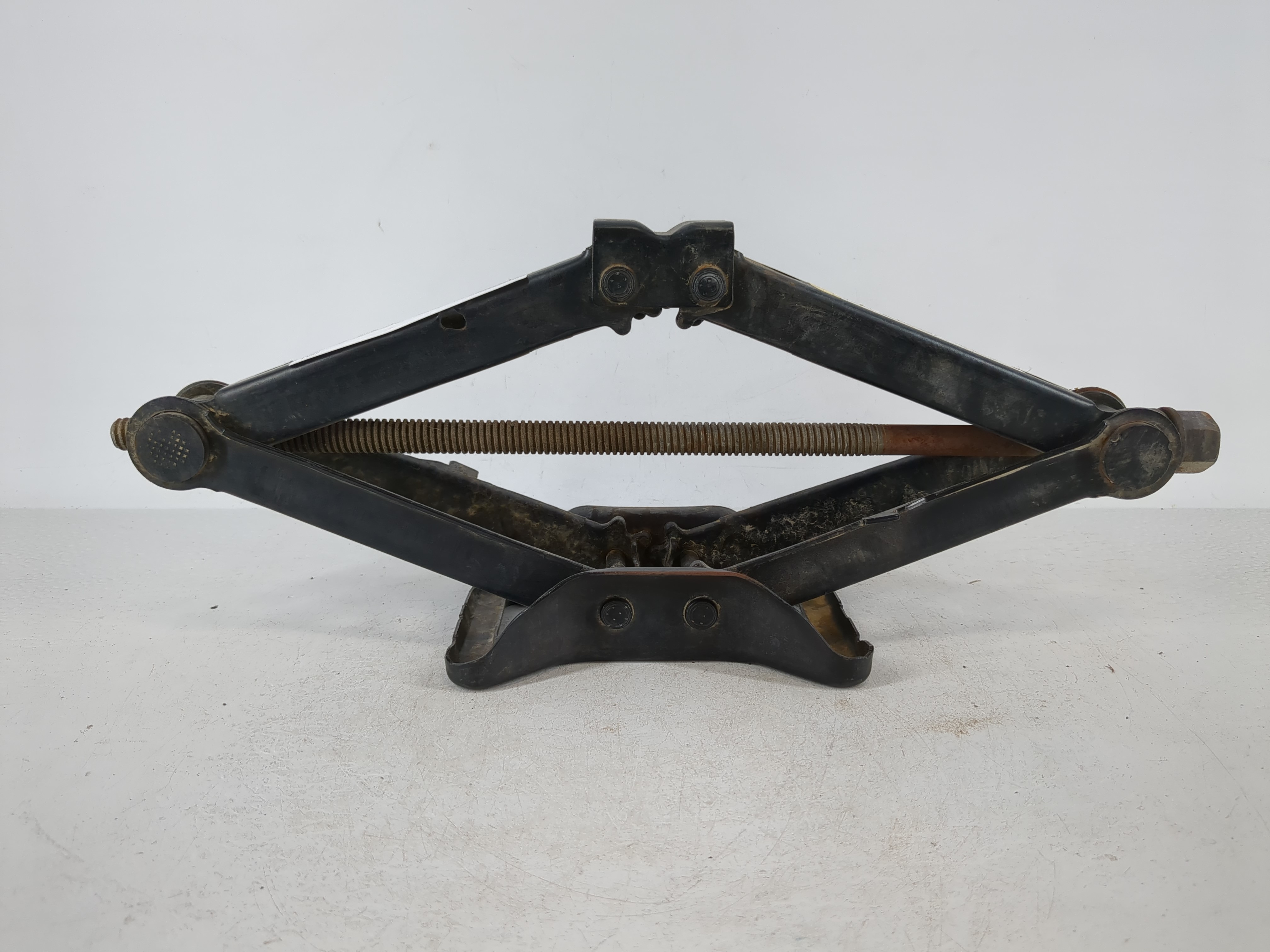 Picture of 2010 Dodge Charger Spare Scissor Car Jack 1120626