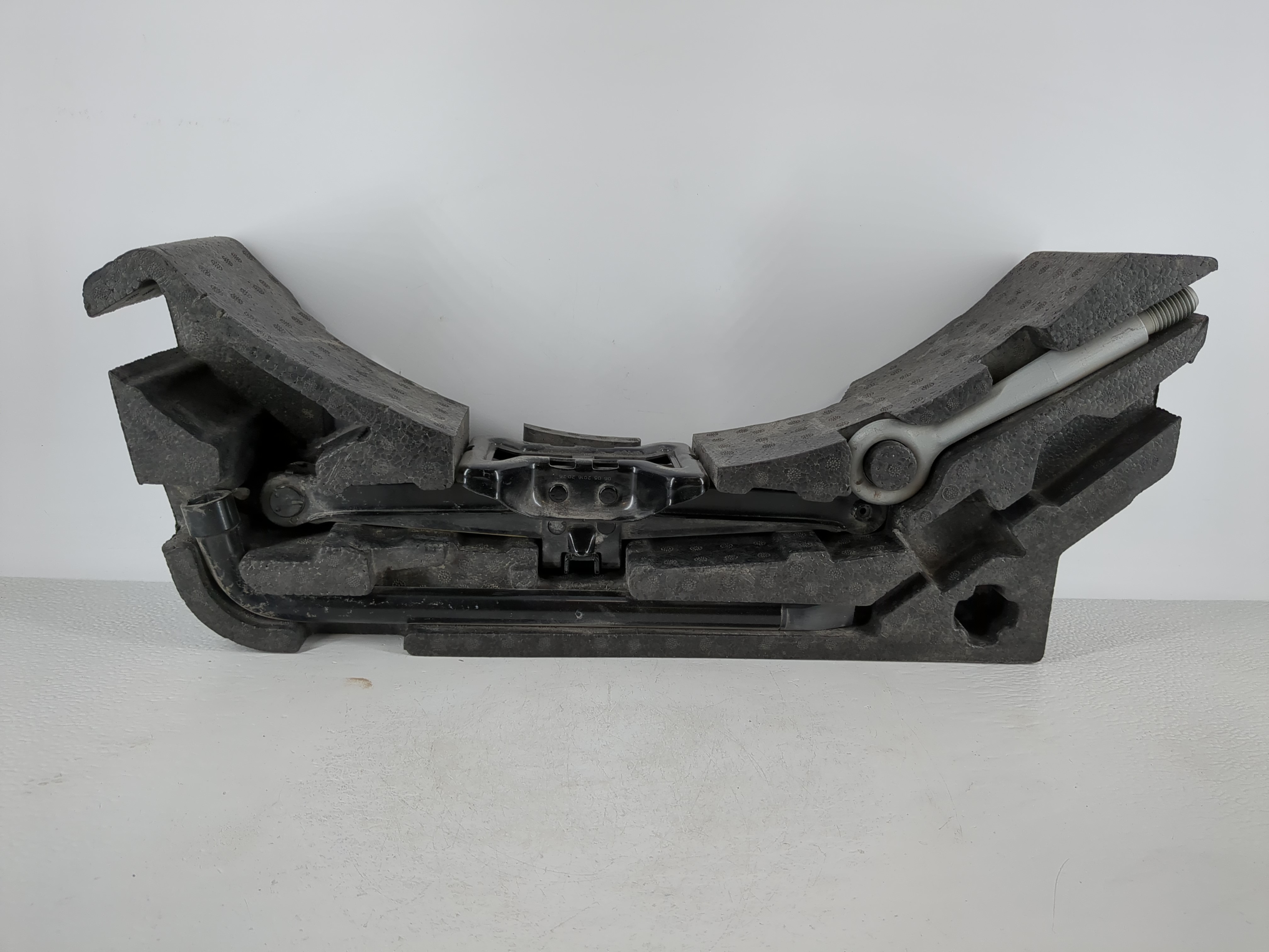 Picture of 2017 Jaguar Xf Spare Scissor Car Jack 1120633