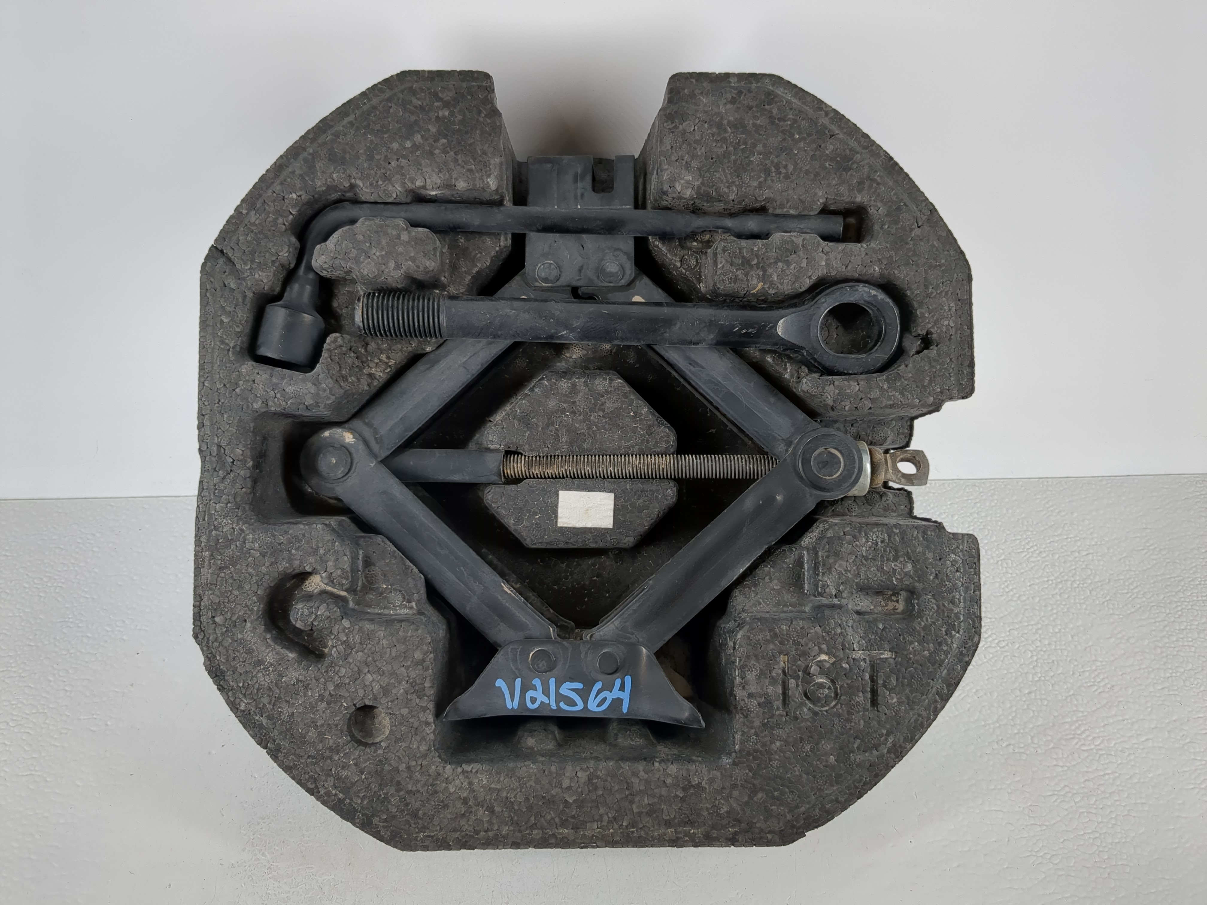 2019 Kia Sorento Spare Scissor Car Jack 1120635 - Oemusedautoparts1.com