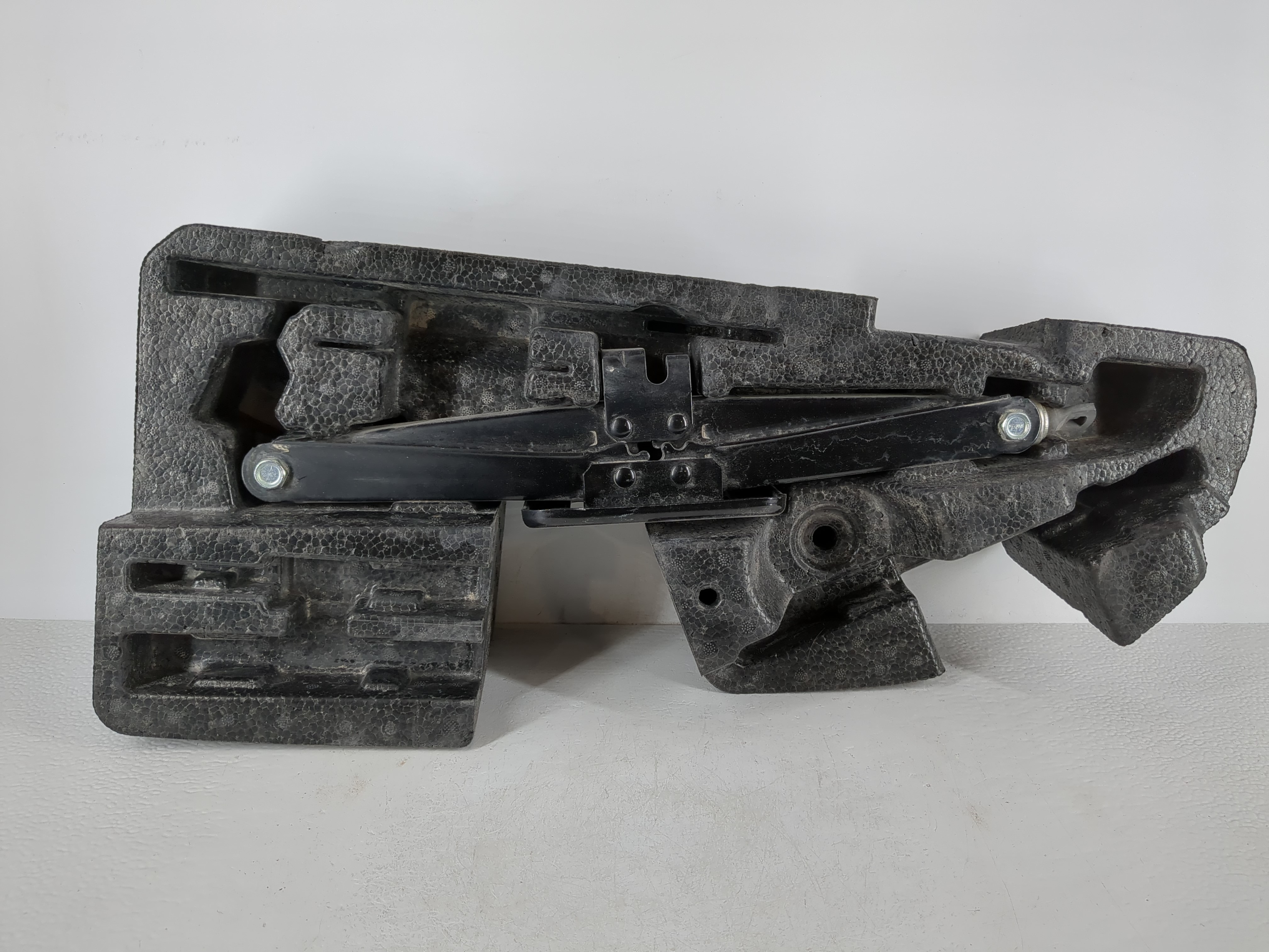 2019 Kia Sorento Spare Scissor Car Jack 1120639 - Oemusedautoparts1.com