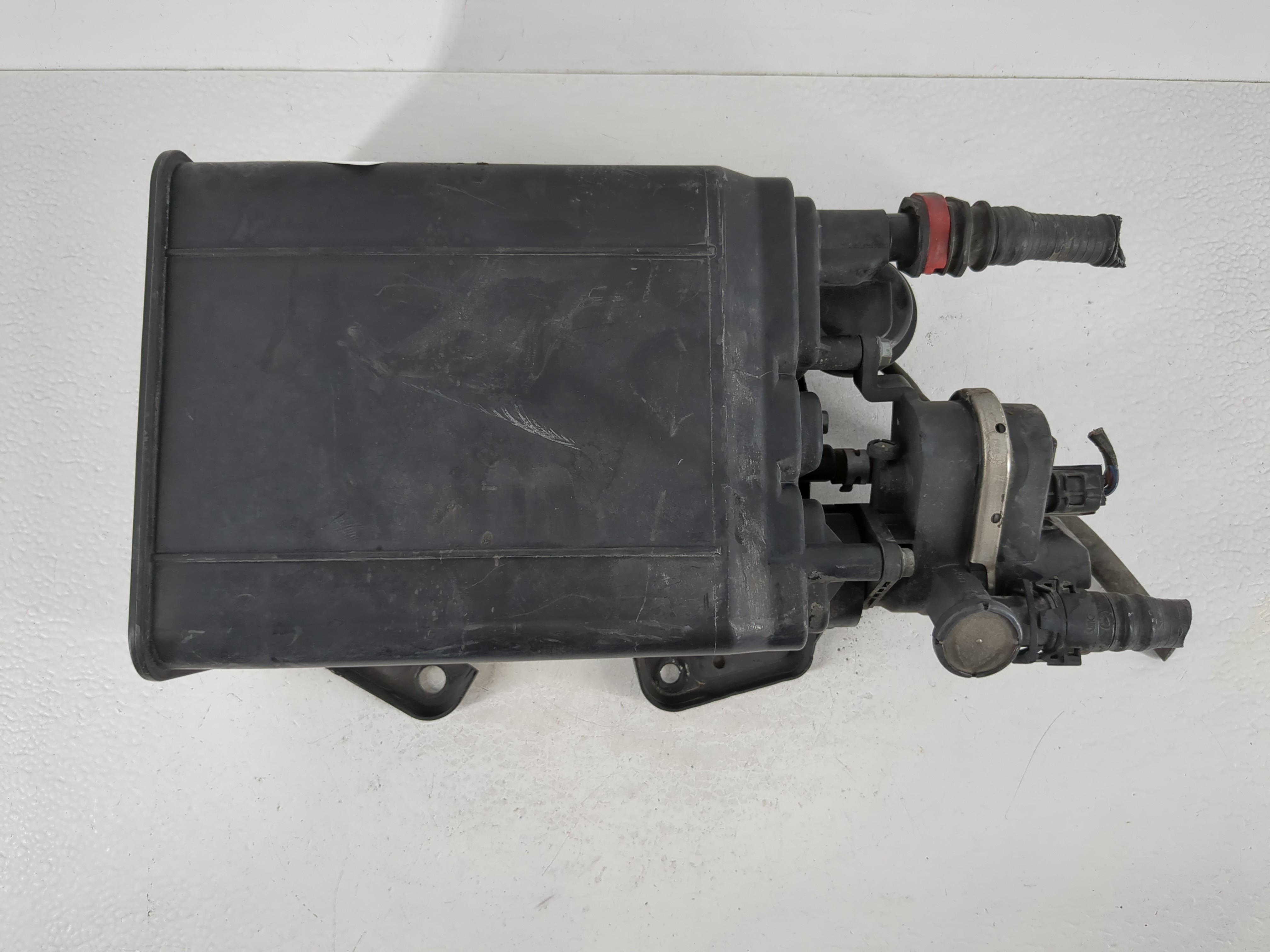 Picture of 2011 Toyota Tundra Fuel Vapor Charcoal Canister 1120683
