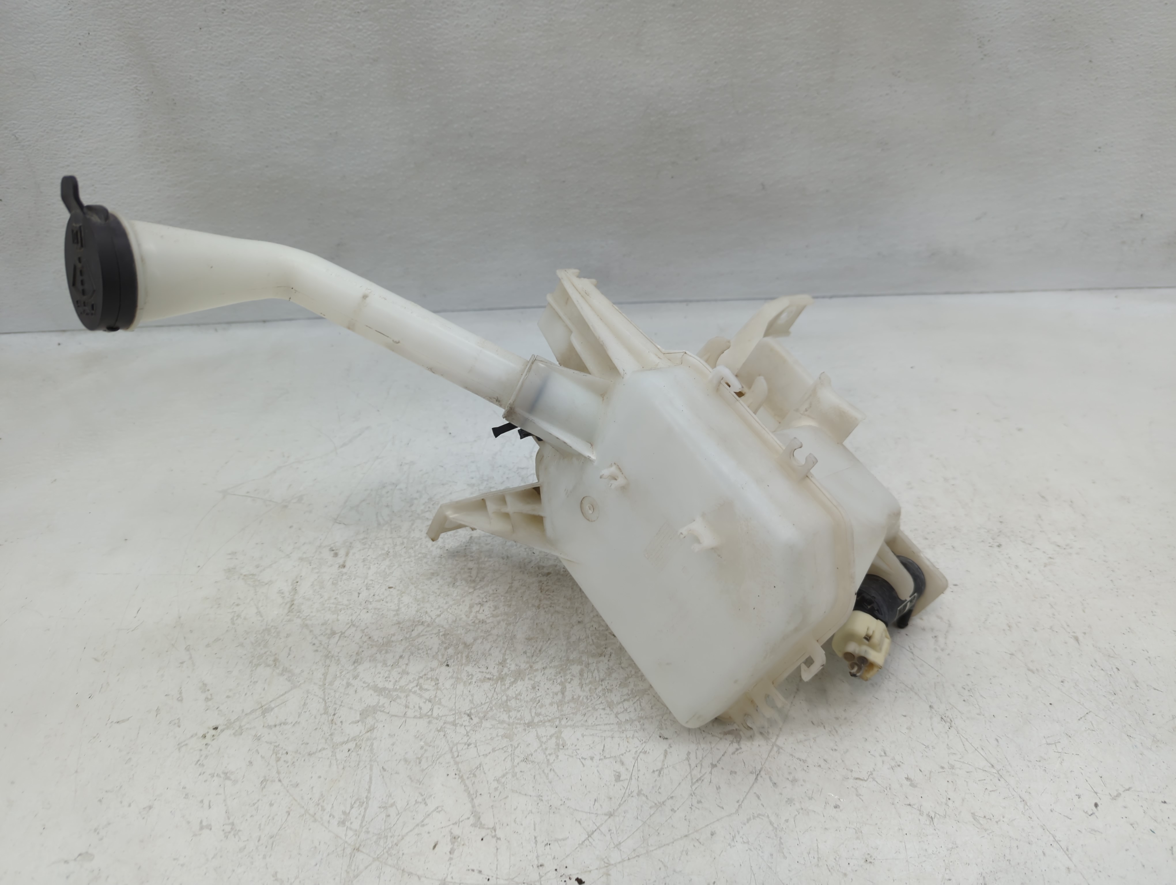 2013-2016 Chevrolet Spark Windshield Washer Fluid Reservoir Bottle Oem 1121231 - Oemusedautoparts1.com