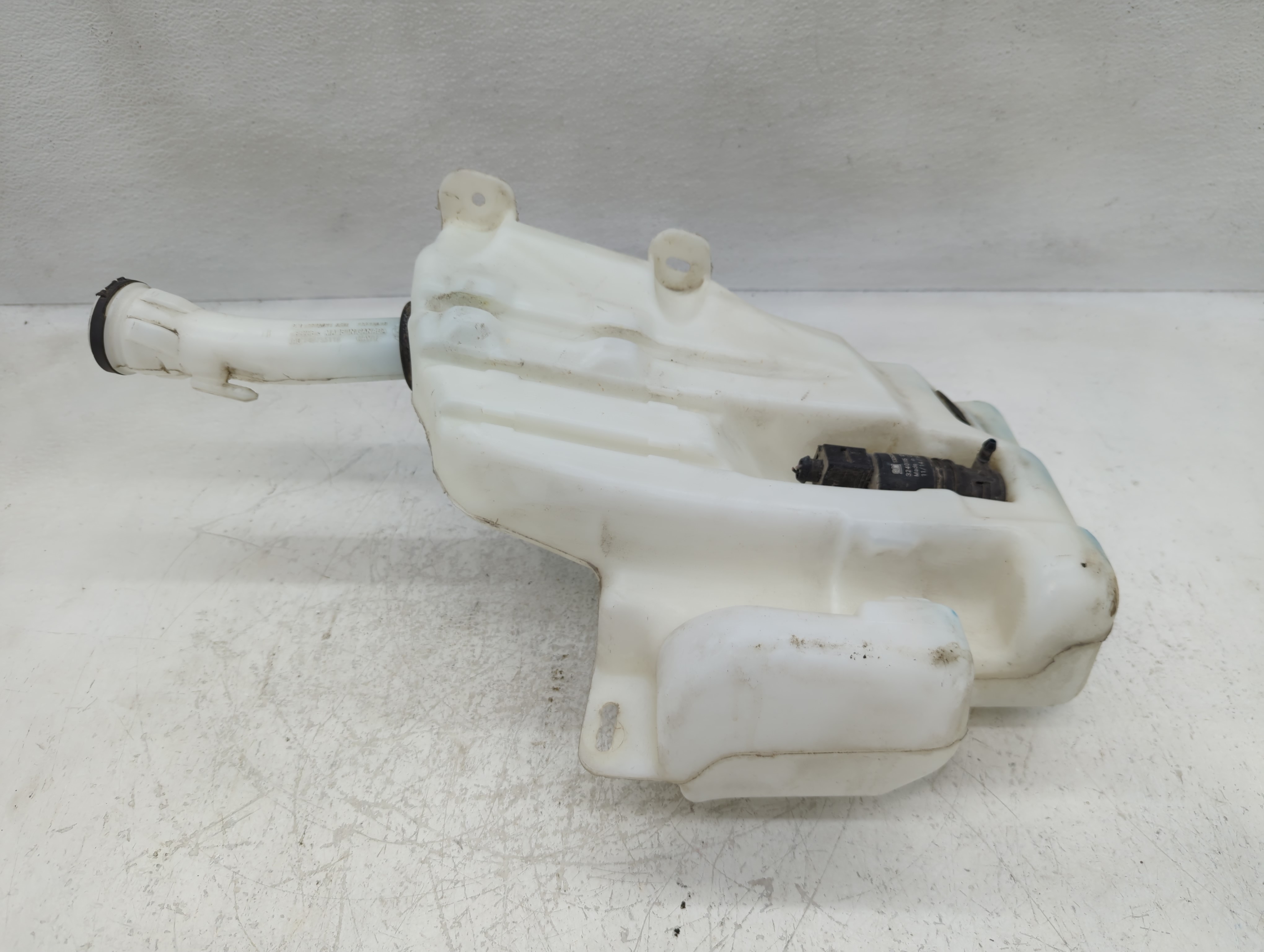 2010-2016 Buick Lacrosse Windshield Washer Fluid Reservoir Bottle Oem 1121253 - Oemusedautoparts1.com