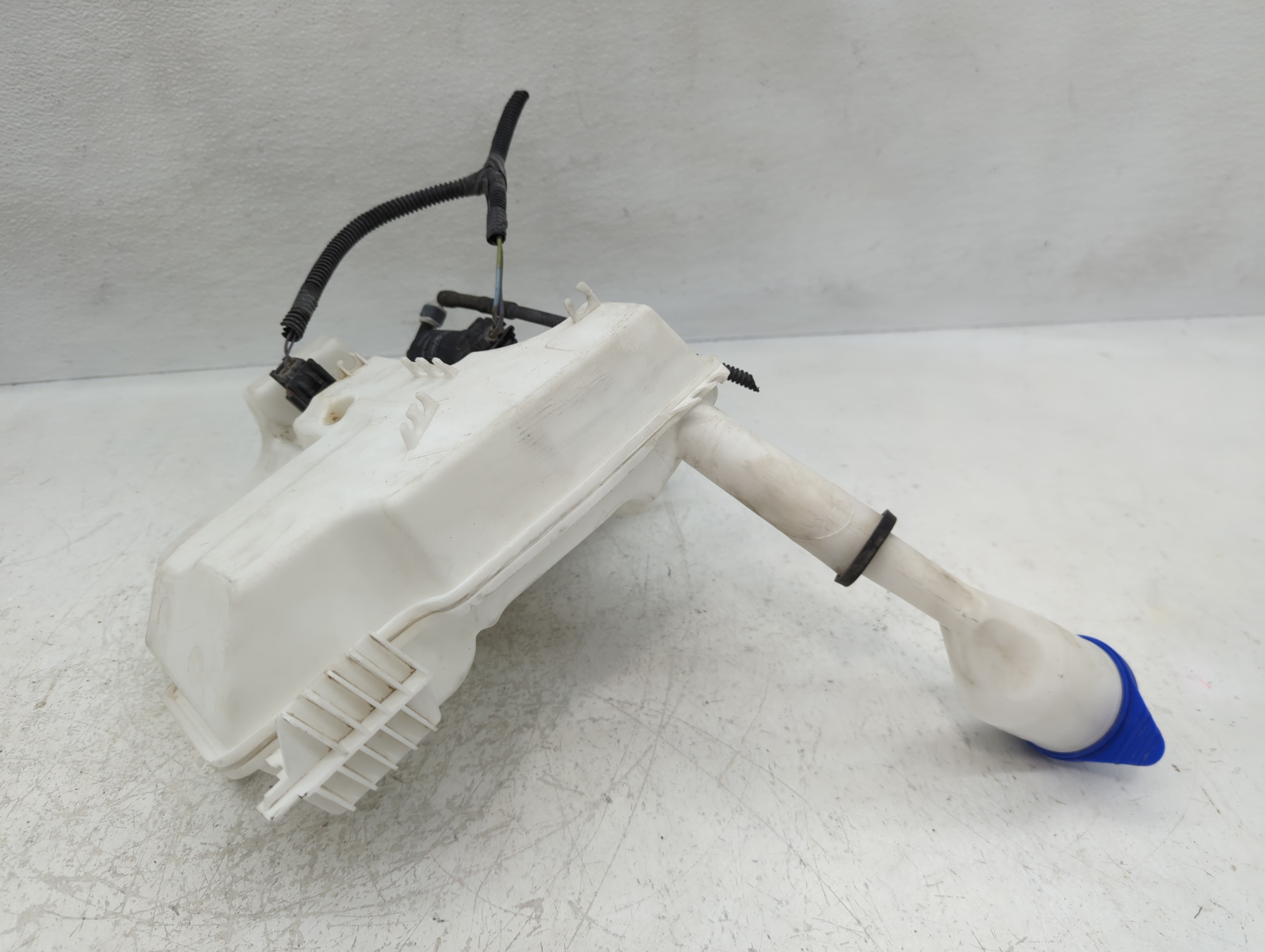 2012-2018 Ford Focus Windshield Washer Fluid Reservoir Bottle Oem 1121254 - Oemusedautoparts1.com