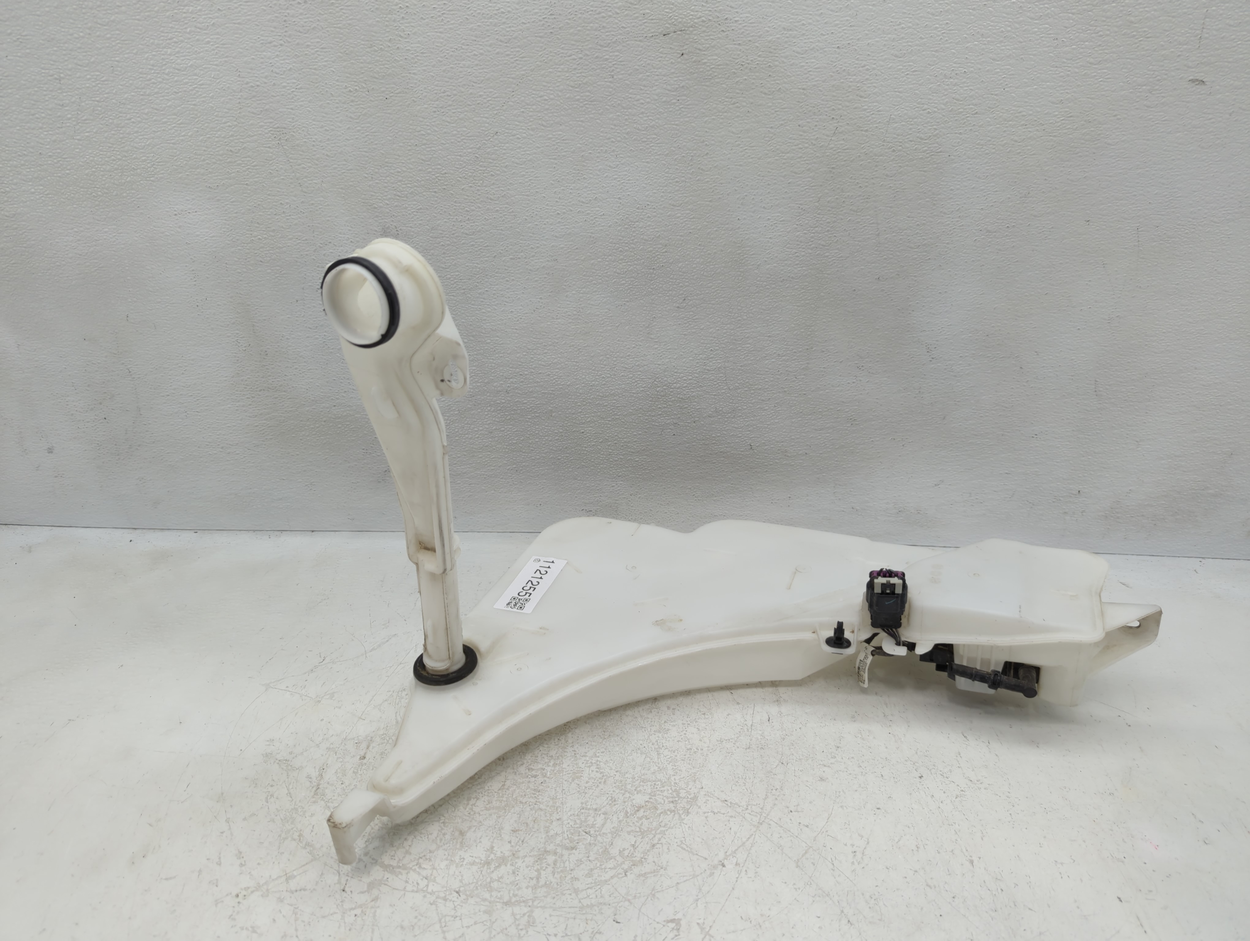 2018-2021 Chevrolet Camaro Windshield Washer Fluid Reservoir Bottle Oem 1121255 - Oemusedautoparts1.com