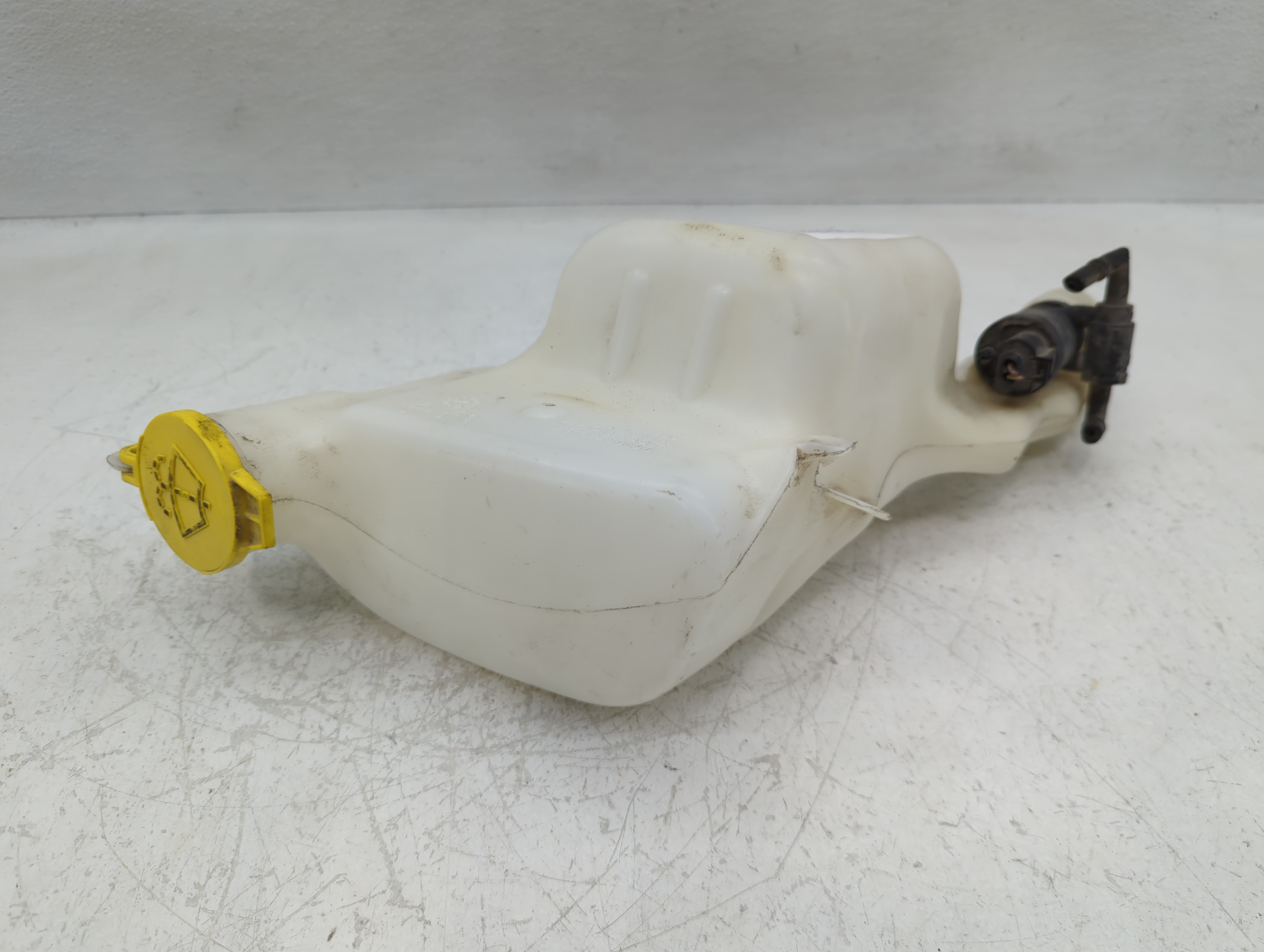 Jeep Compass Windshield Washer Fluid Reservoir Bottle Oem 1121266 - Oemusedautoparts1.com