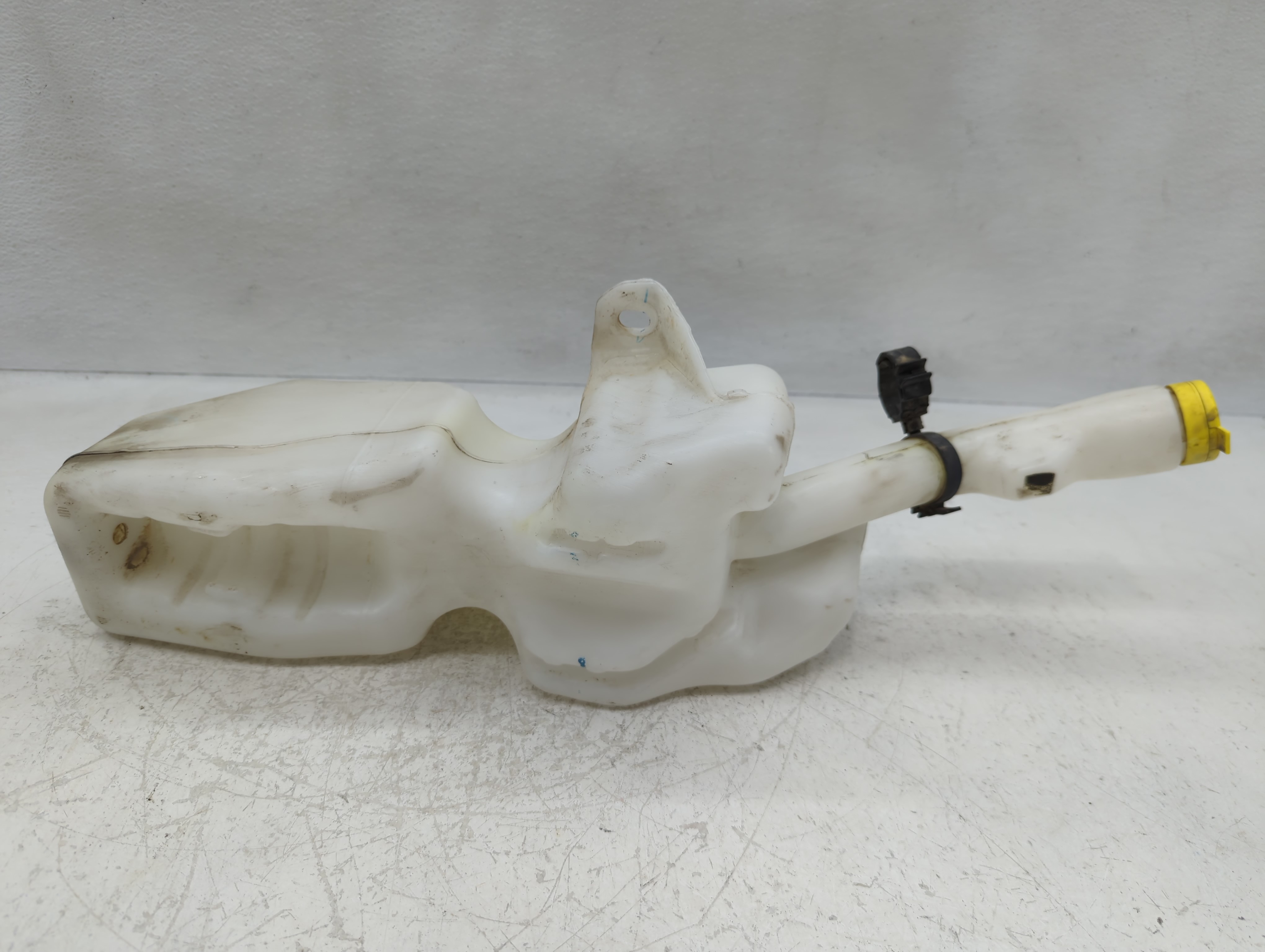 2012-2017 Fiat 500 Windshield Washer Fluid Reservoir Bottle Oem 1121270 - Oemusedautoparts1.com