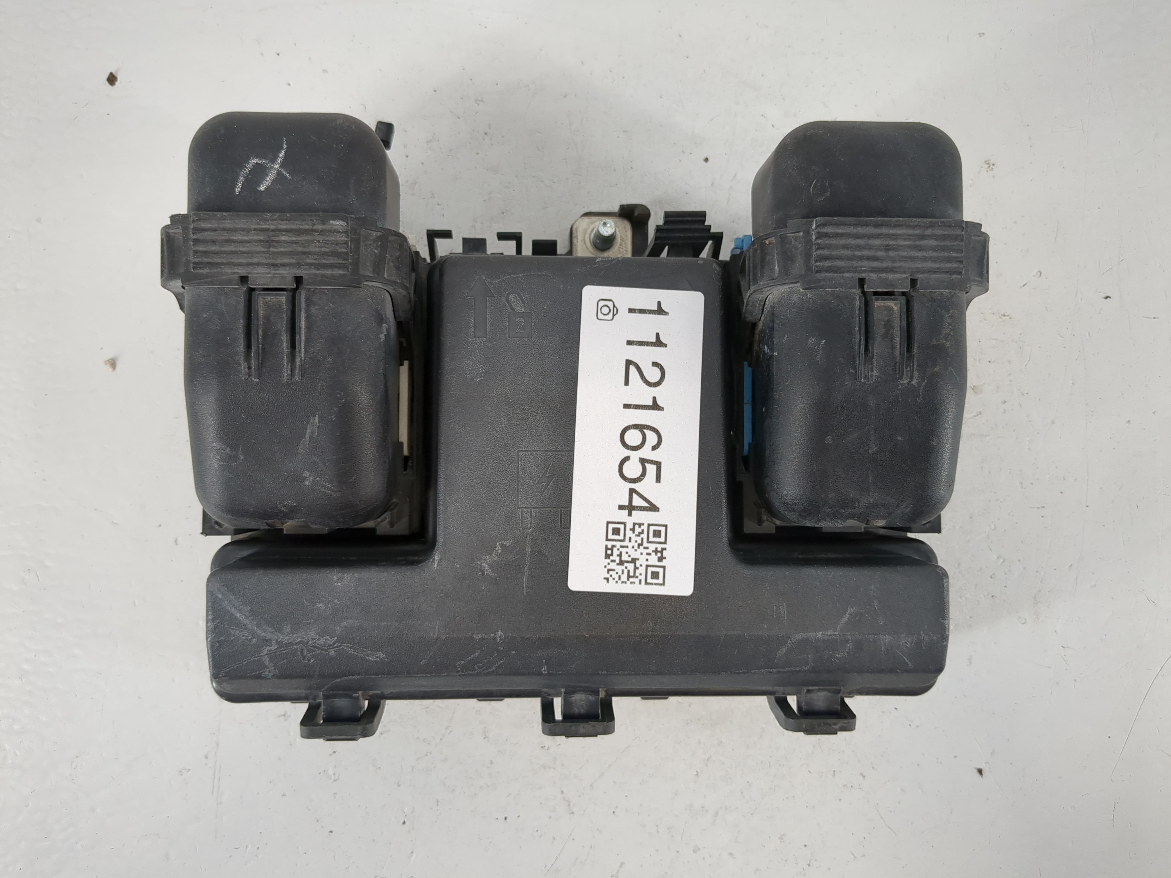 2015-2016 Ford Fusion Fusebox Fuse Box Relay Module Fq9t14a067ac_01 1121654 - Oemusedautoparts1.com