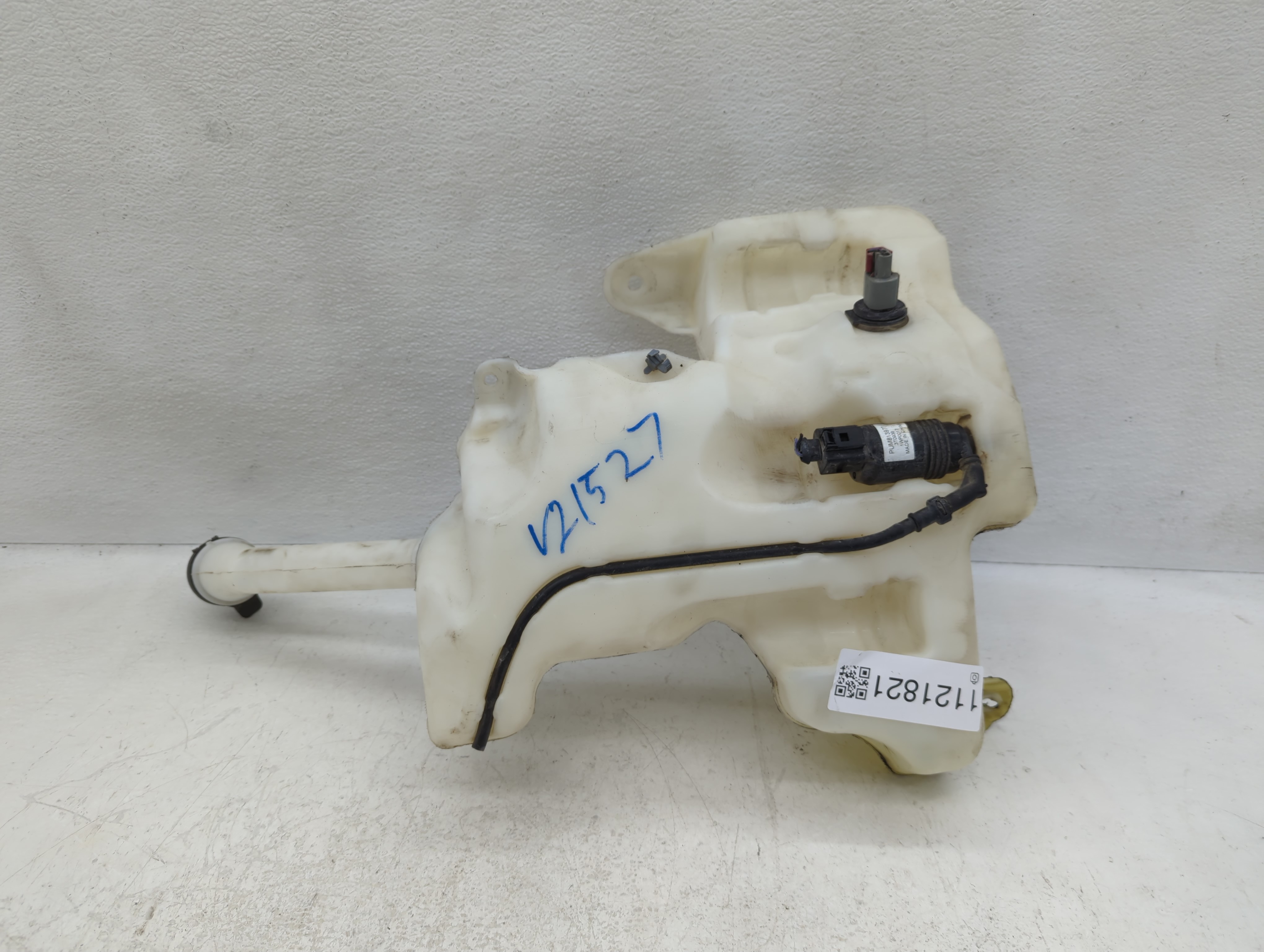2017-2021 Chevrolet Malibu Windshield Washer Fluid Reservoir Bottle Oem 1121821 - Oemusedautoparts1.com