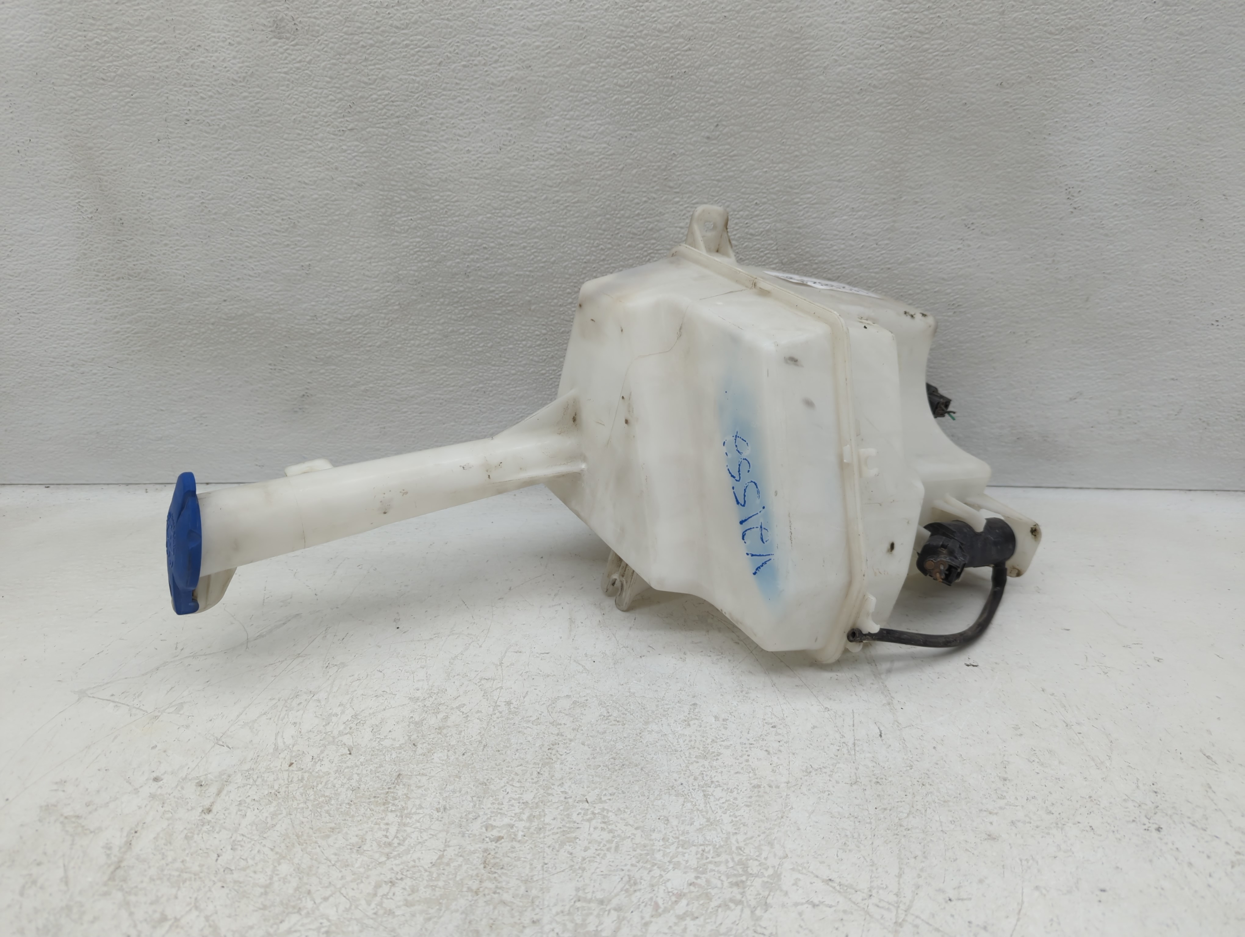 Picture of 2011-2015 Kia Optima Windshield Washer Fluid Reservoir Bottle Oem 1121823