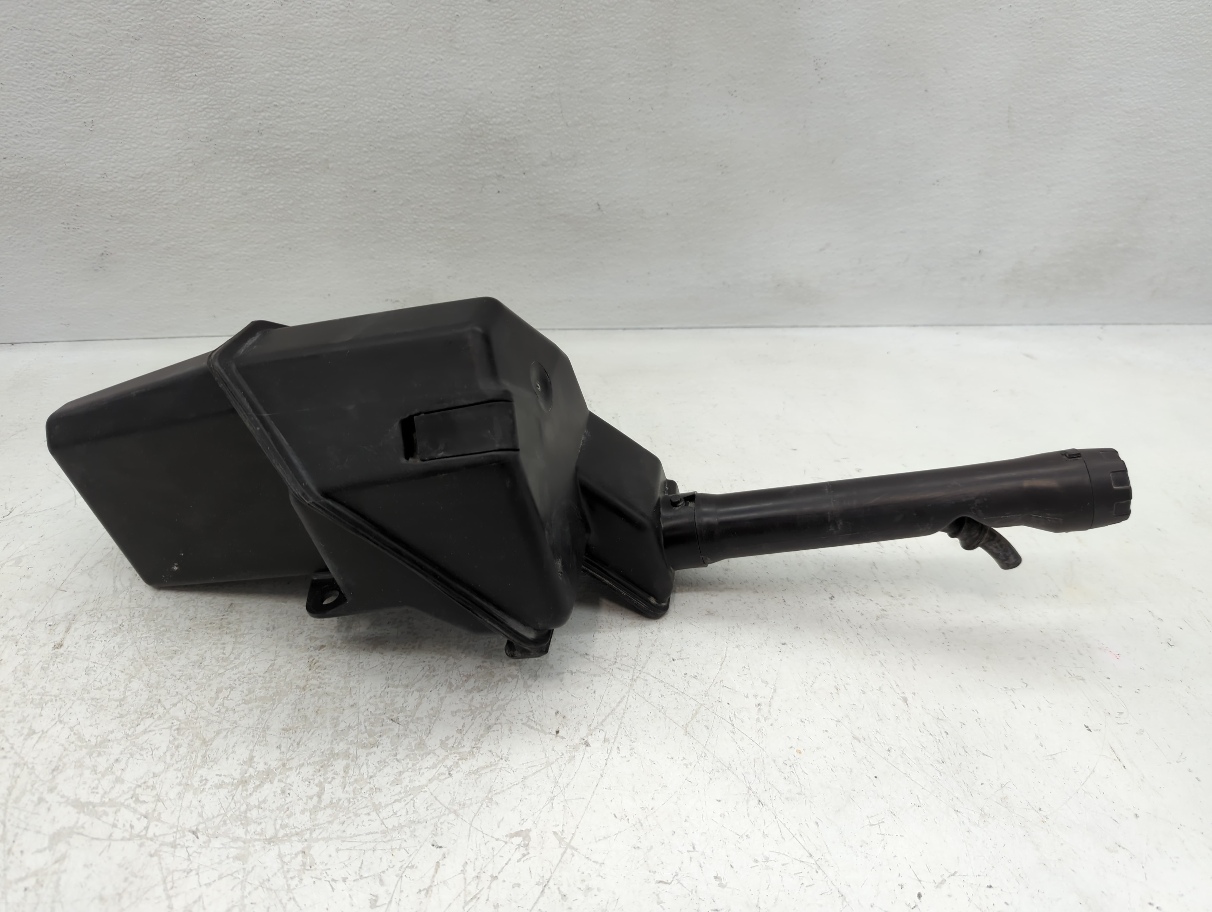 2010 Chevrolet Camaro Radiator Coolant Overflow Expansion Tank Bottle 1122198 - Oemusedautoparts1.com