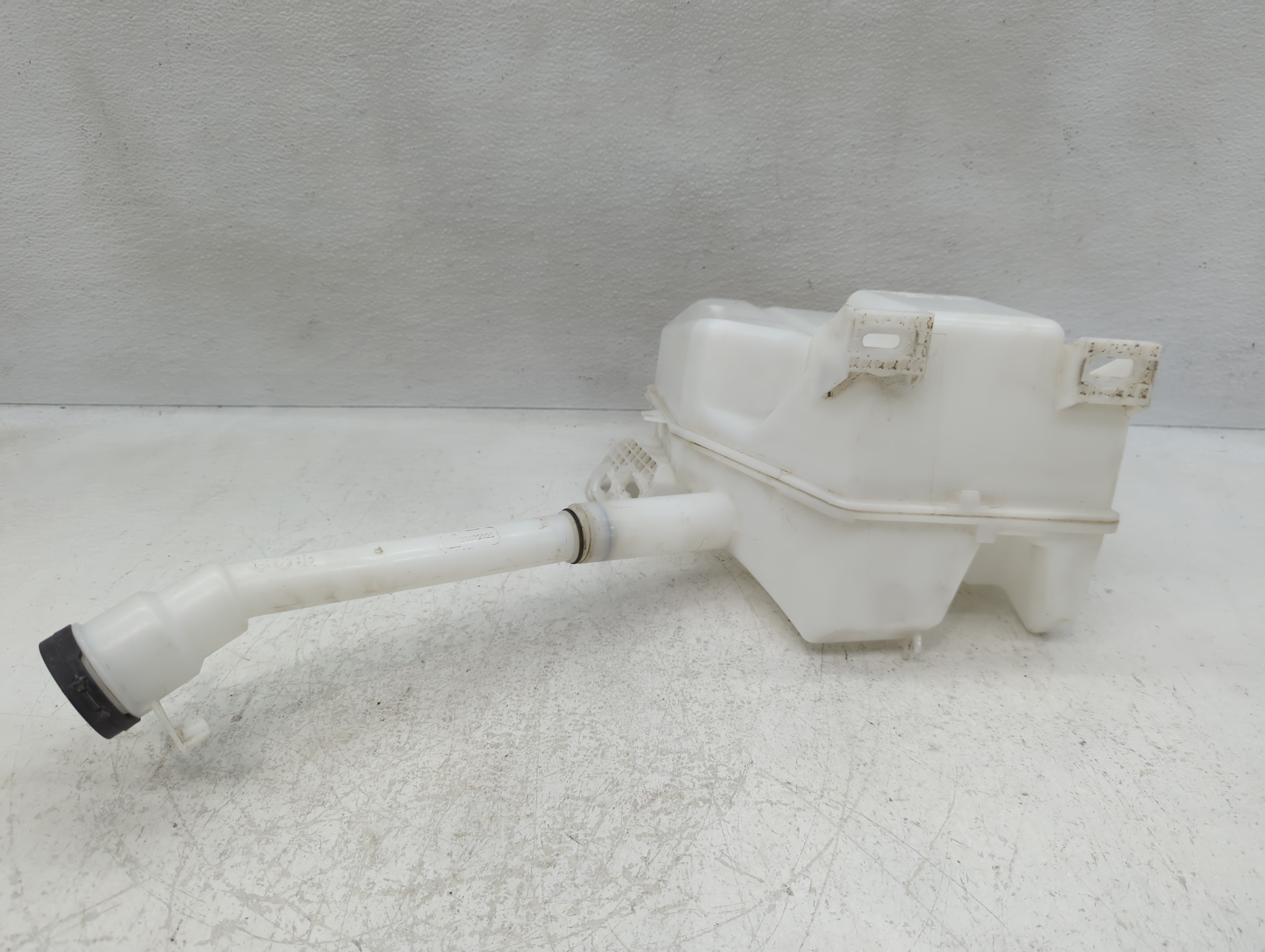 2016-2019 Chevrolet Cruze Windshield Washer Fluid Reservoir Bottle Oem 1122244 - Oemusedautoparts1.com