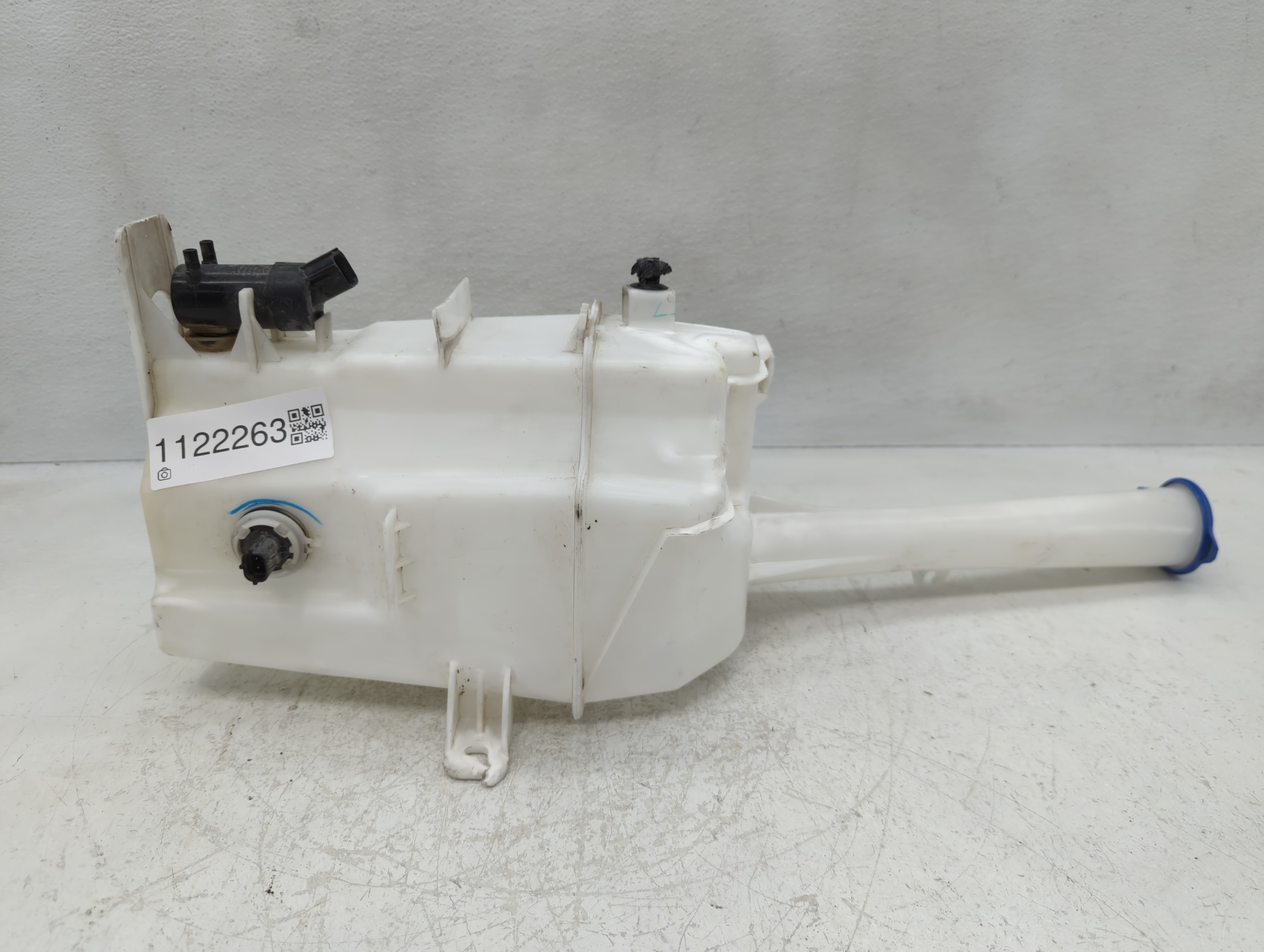 Picture of 2016-2020 Kia Sorento Windshield Washer Fluid Reservoir Bottle Oem 1122263