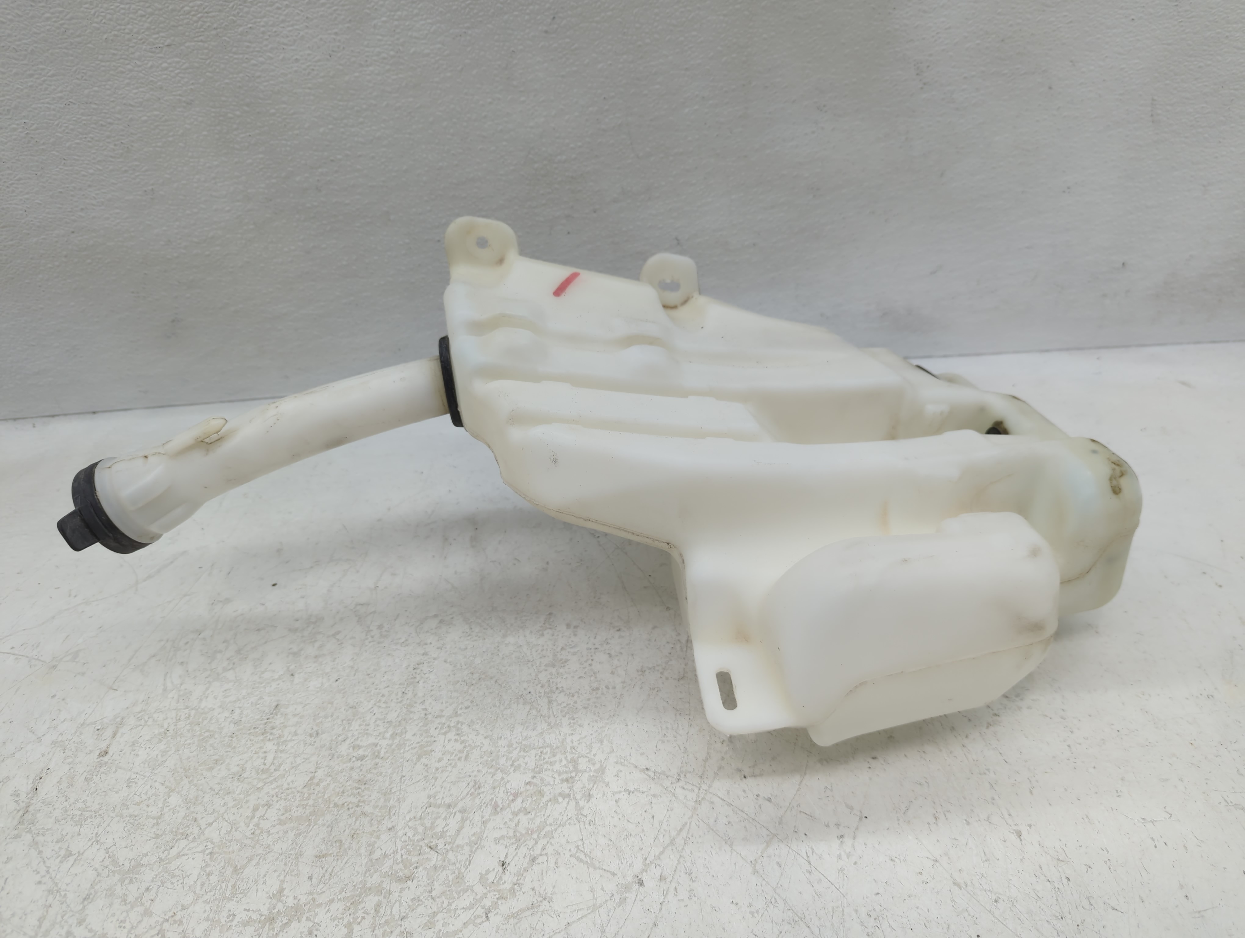 2013-2016 Chevrolet Malibu Windshield Washer Fluid Reservoir Bottle Oem 1122269 - Oemusedautoparts1.com