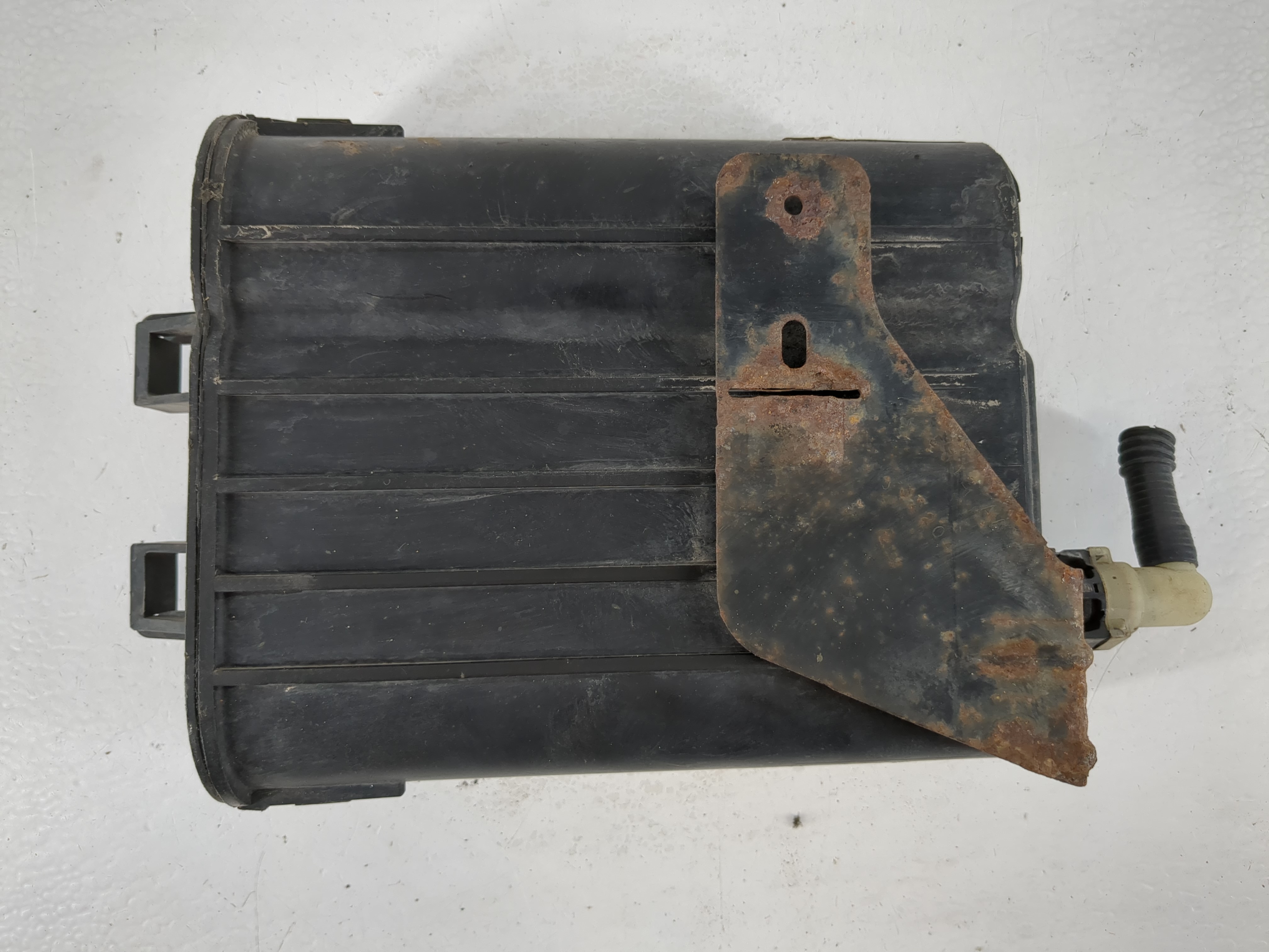 2005 Dodge Durango Fuel Vapor Charcoal Canister 1122464 - Oemusedautoparts1.com