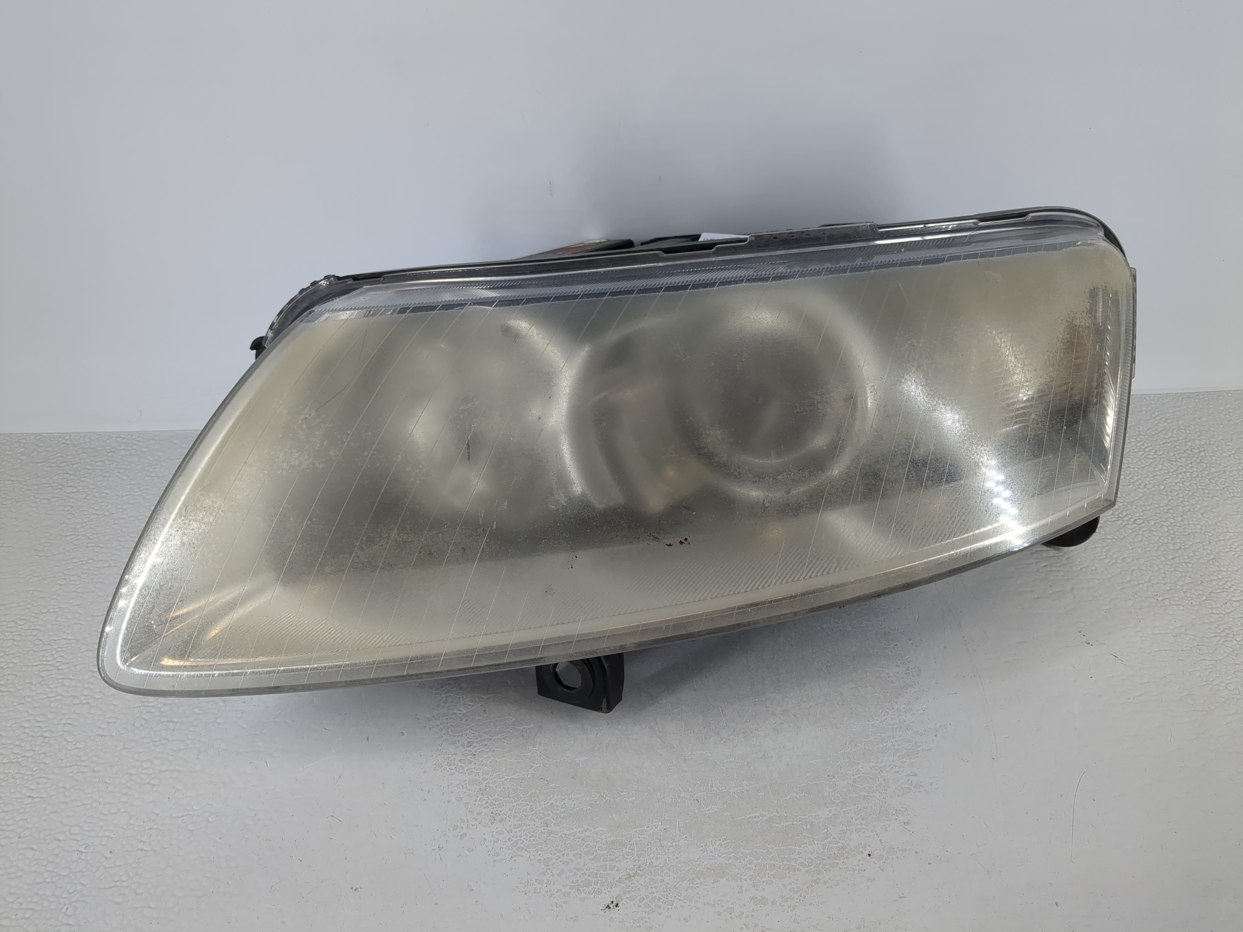 Picture of 2009-2011 Audi A6 Driver Left Oem Head Light Headlight Lamp 1122657