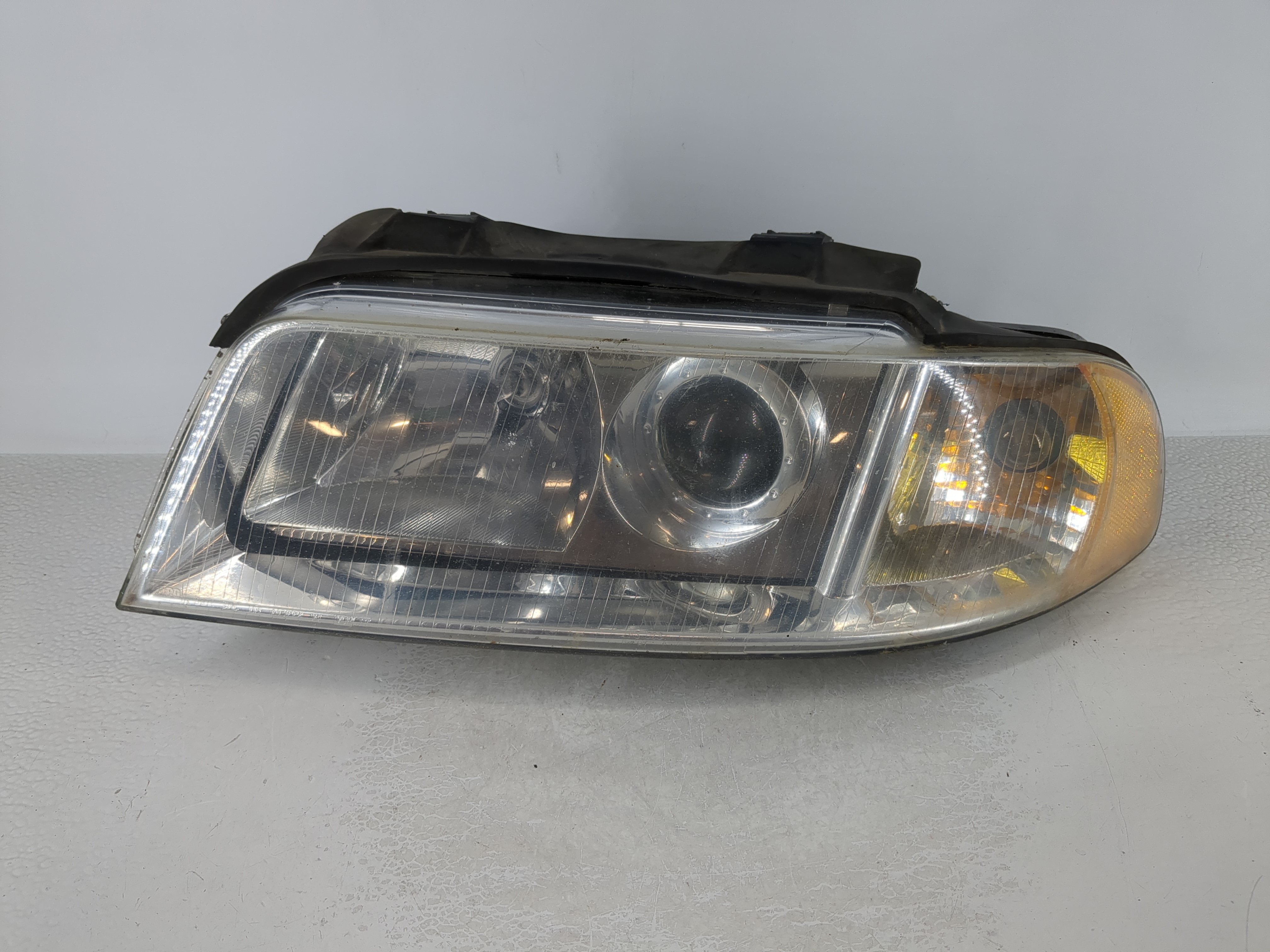 Picture of 1999-2002 Audi A4 Driver Left Oem Head Light Headlight Lamp 1122658