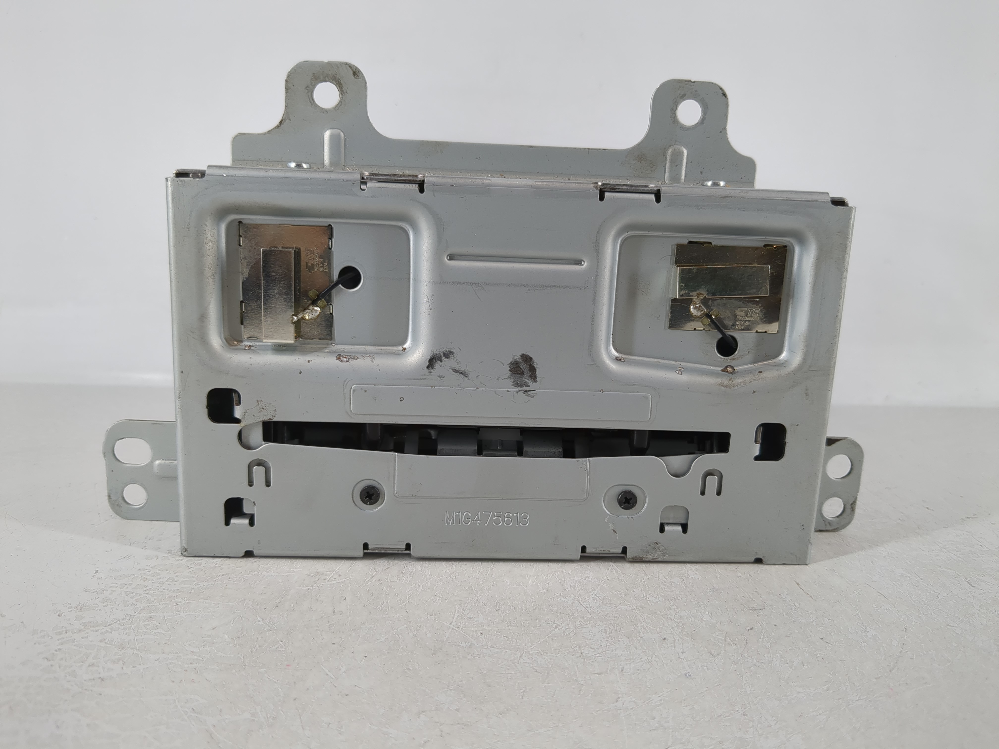 2013-2013 Chevrolet Equinox Am Fm Cd Player Radio Receiver 1122662 - Oemusedautoparts1.com