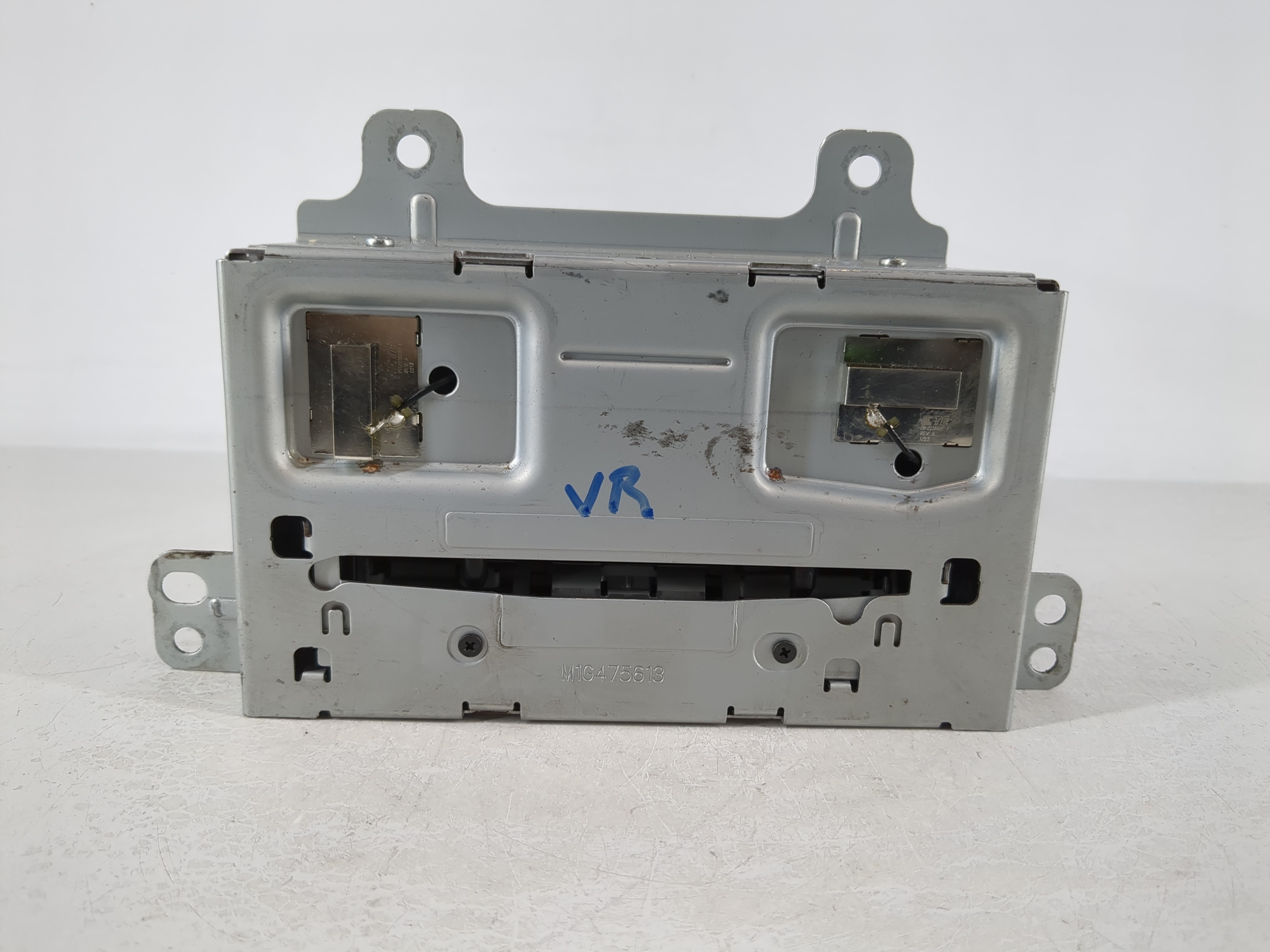2013-2013 Chevrolet Equinox Am Fm Cd Player Radio Receiver 1122665 - Oemusedautoparts1.com