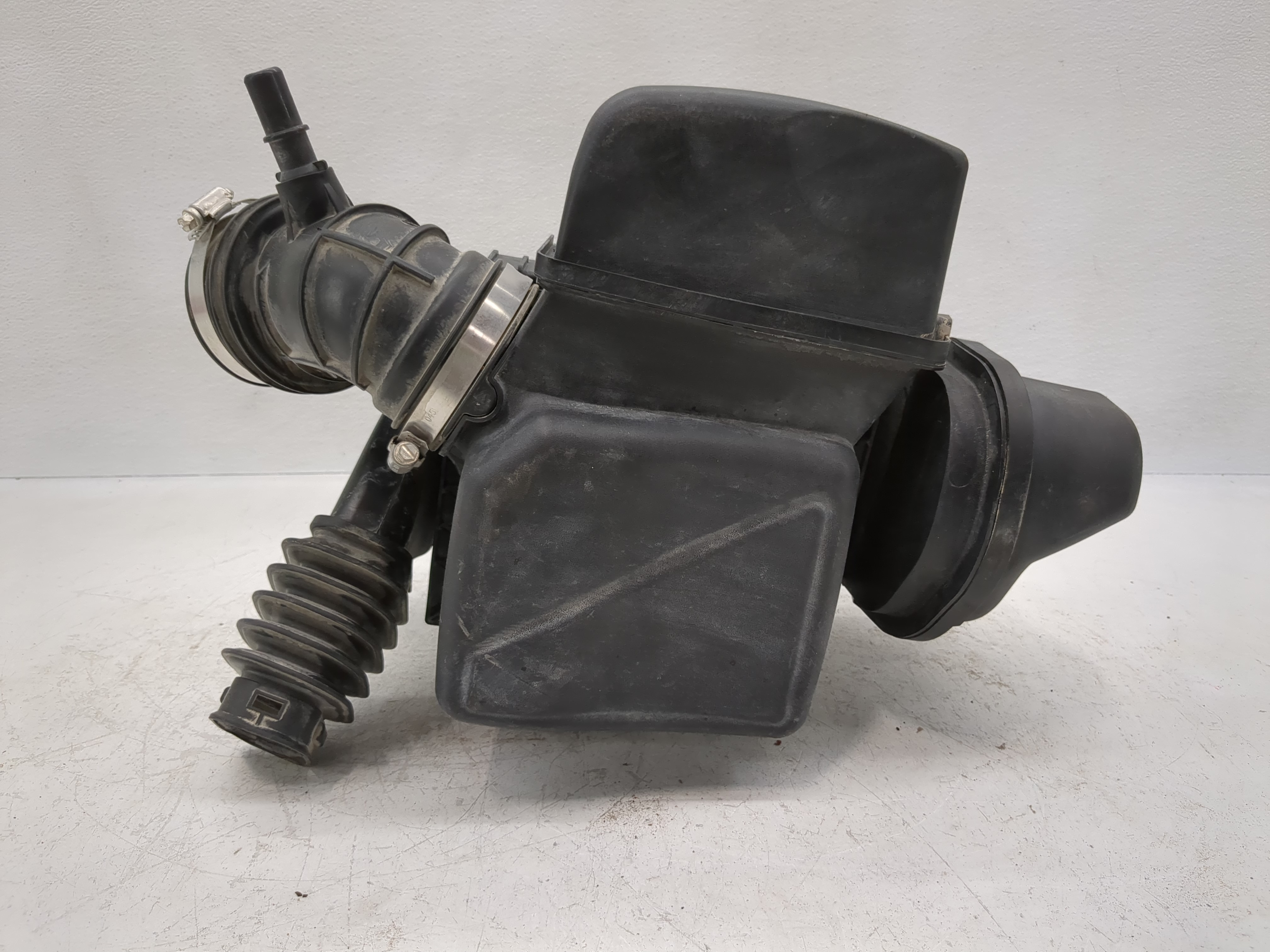 Picture of Ford Escape Air Cleaner Intake-duct Hose Tube 1122687
