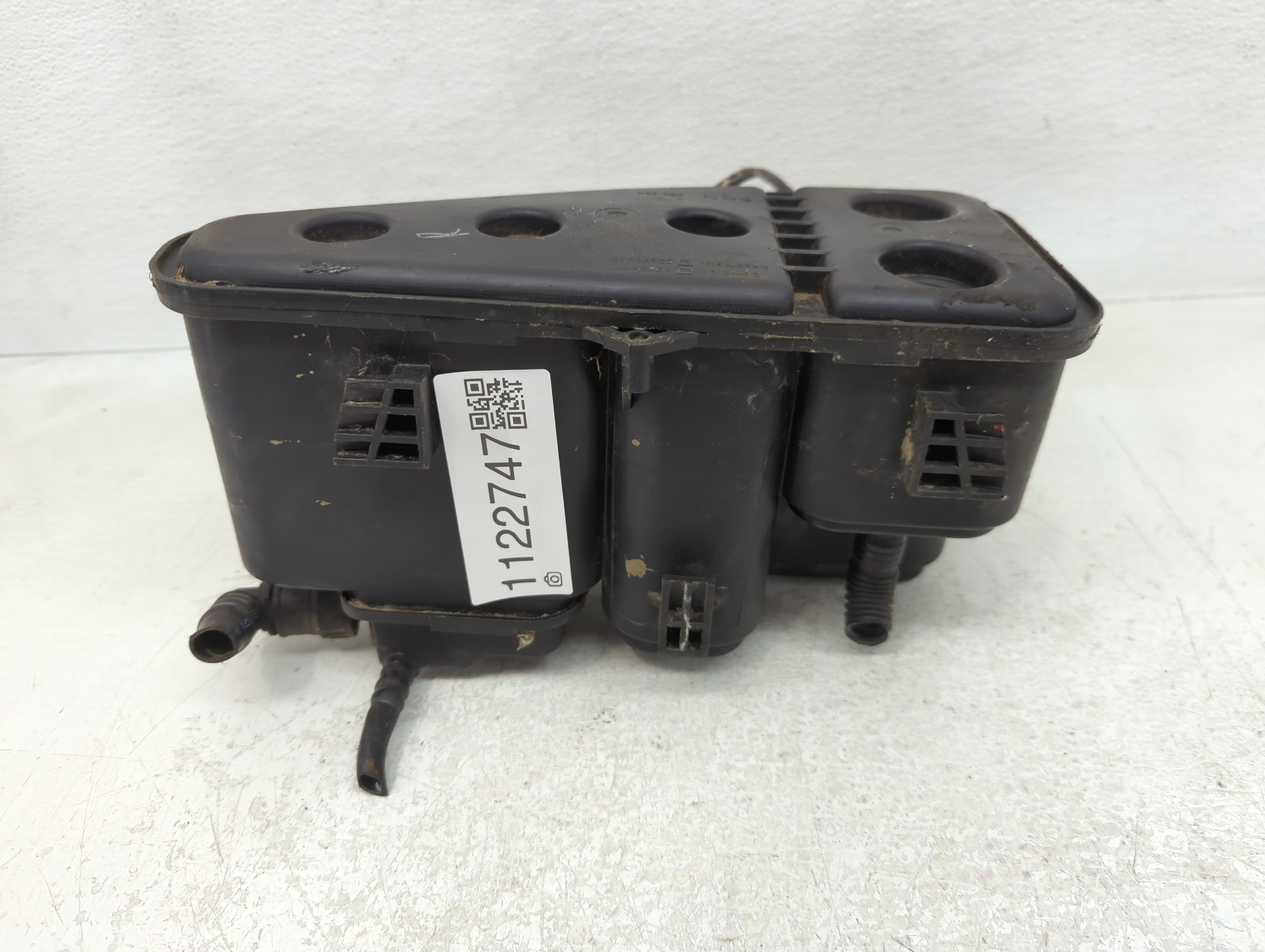 2010 Malibu Malibu Fuel Vapor Charcoal Canister 1122747 - Oemusedautoparts1.com