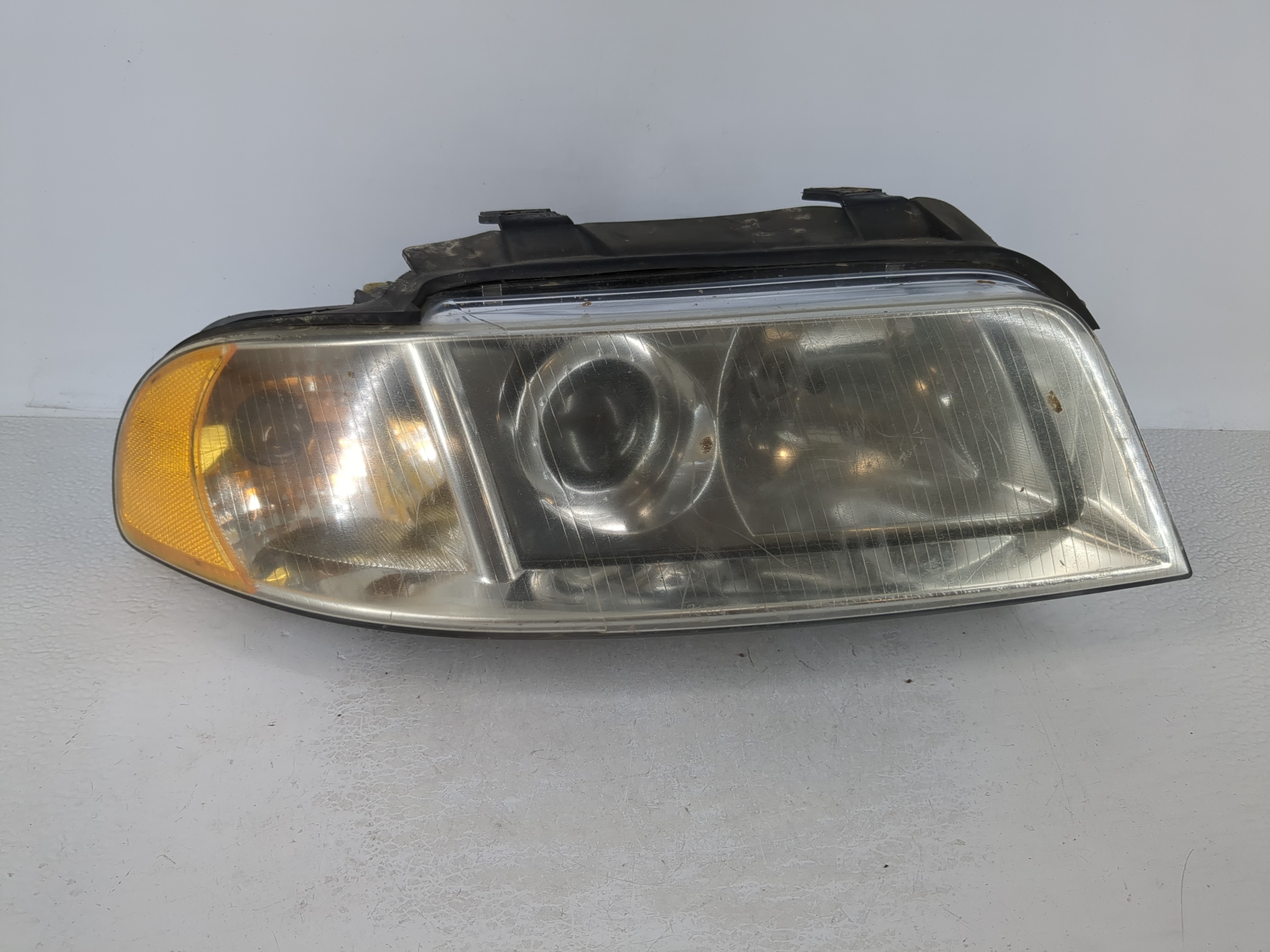 Picture of 1999-2002 Audi A4 Passenger Right Oem Head Light Headlight Lamp 1123245
