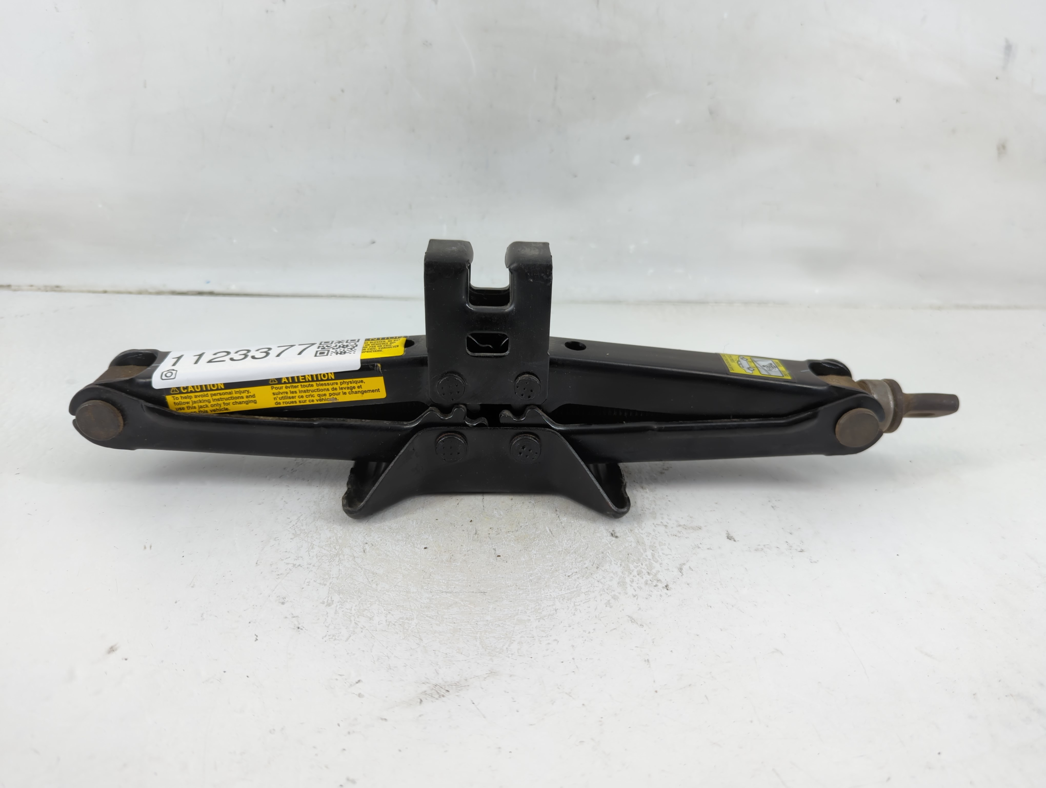 2009 Pontiac Vibe Spare Scissor Car Jack 1123377 - Oemusedautoparts1.com
