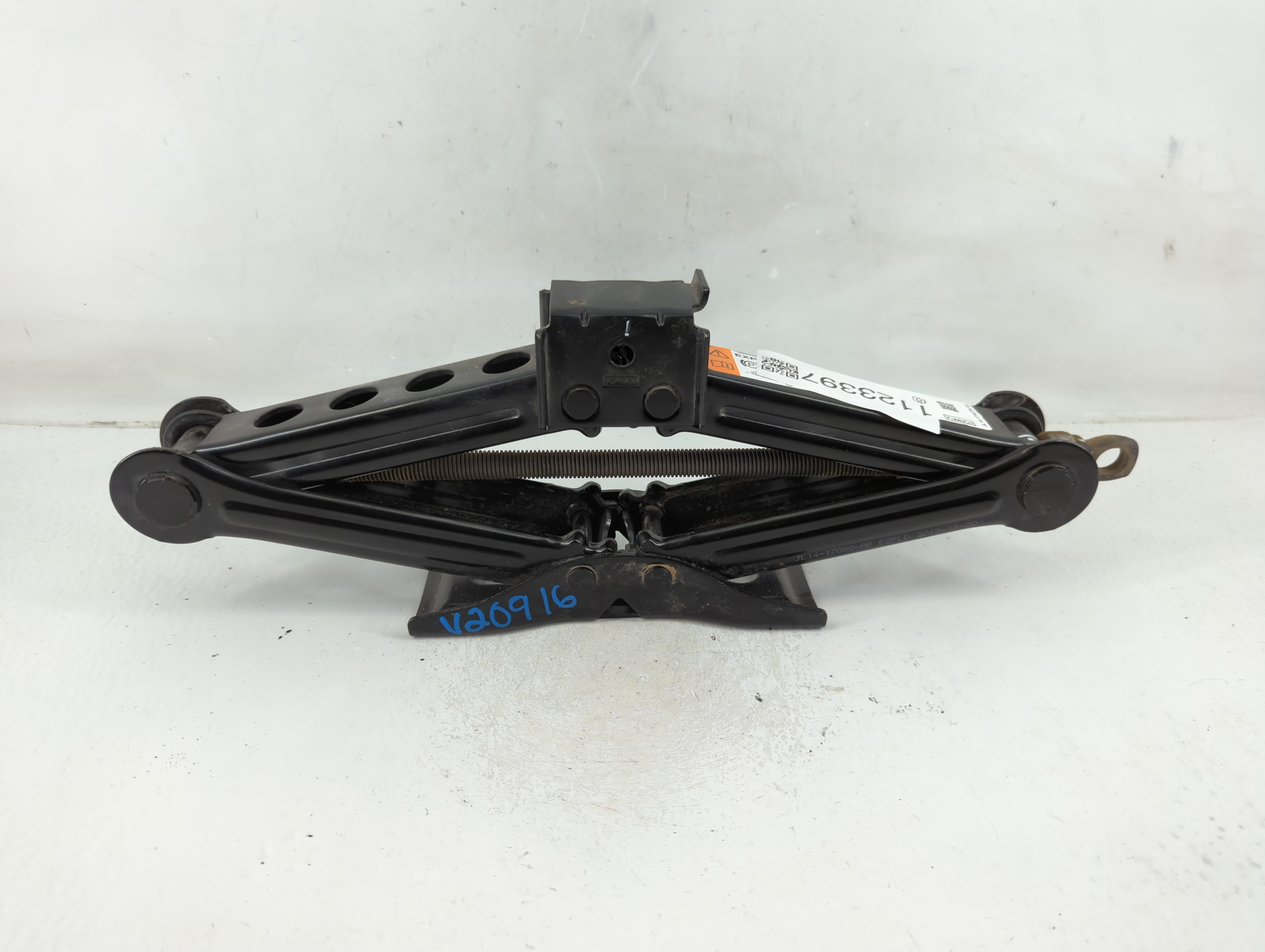 2020 Ford Expedition Spare Scissor Car Jack 1123397 - Oemusedautoparts1.com
