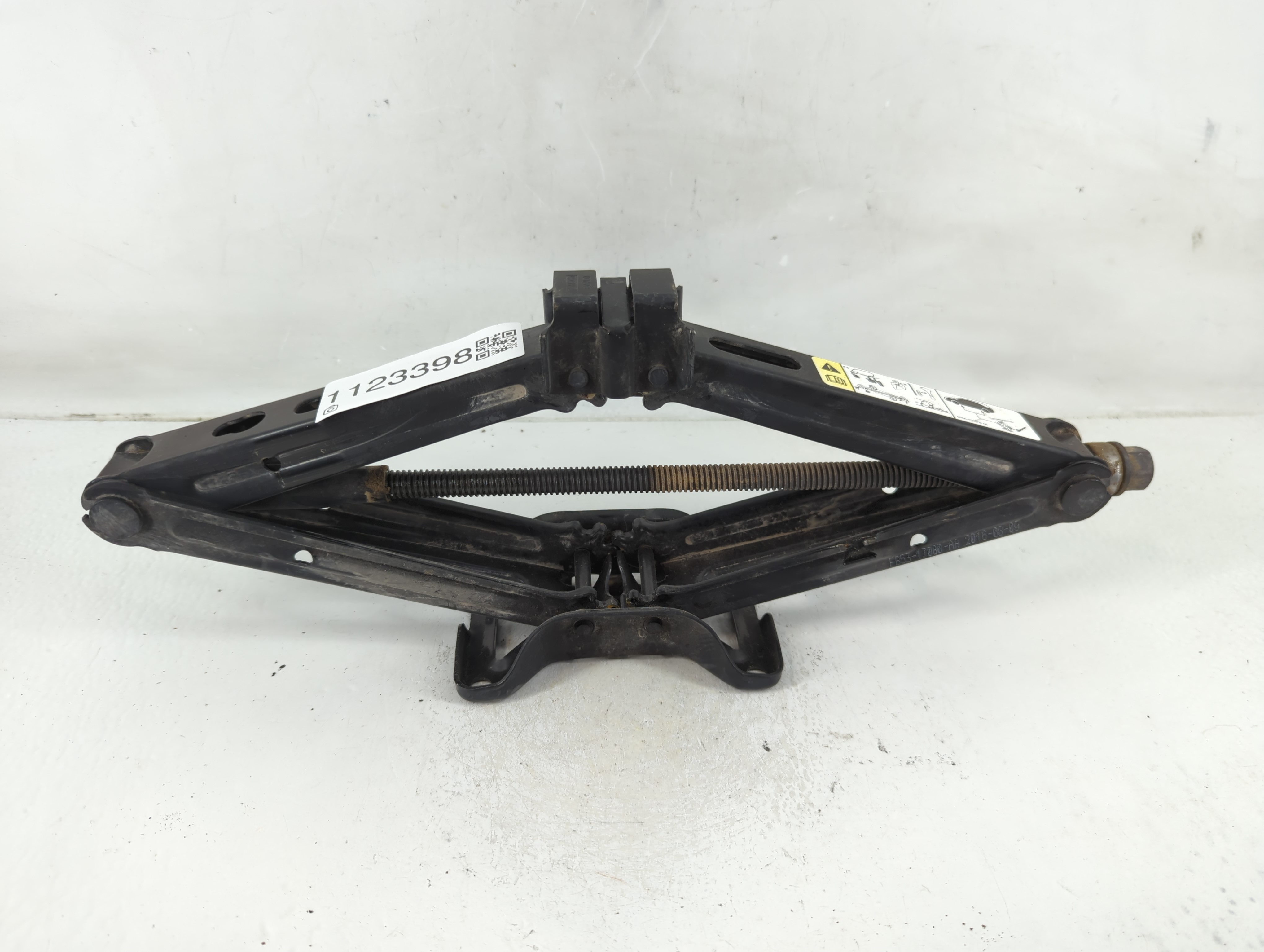Picture of 2017 Ford Explorer Spare Scissor Car Jack 1123398
