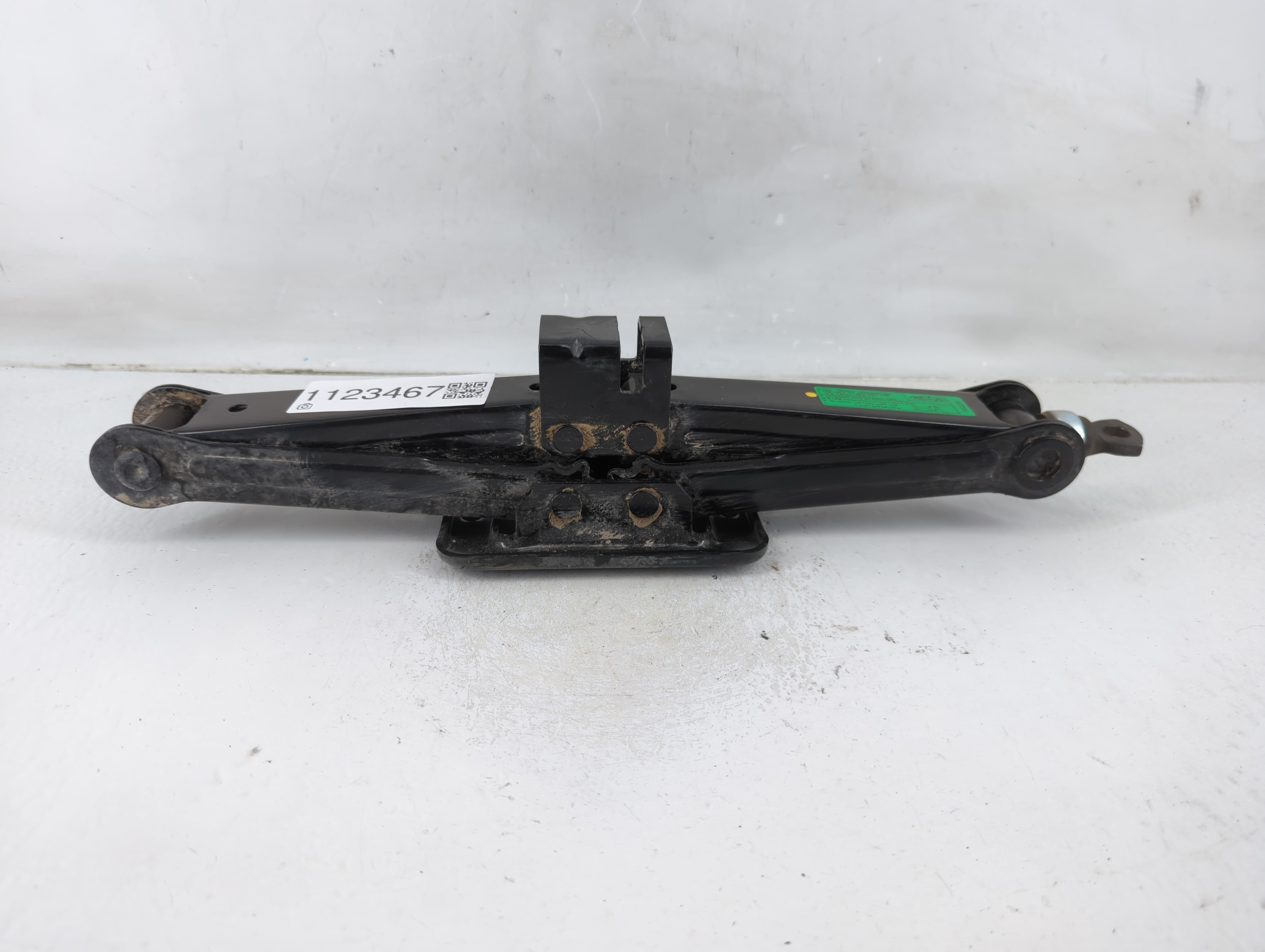 2014 Hyundai Santa Fe Spare Scissor Car Jack 1123467 - Oemusedautoparts1.com