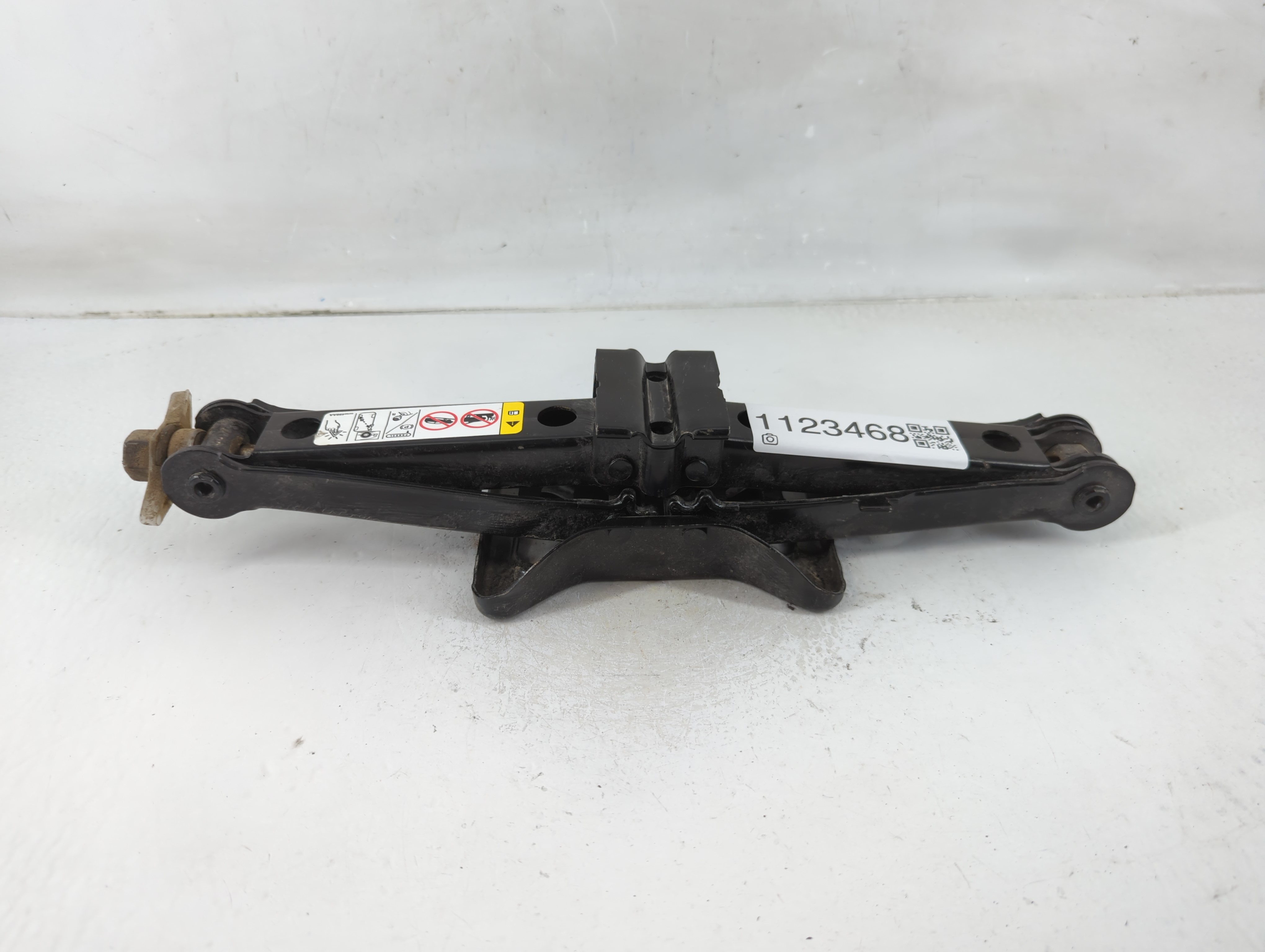 2012 Jeep Patriot Spare Scissor Car Jack 1123468 - Oemusedautoparts1.com