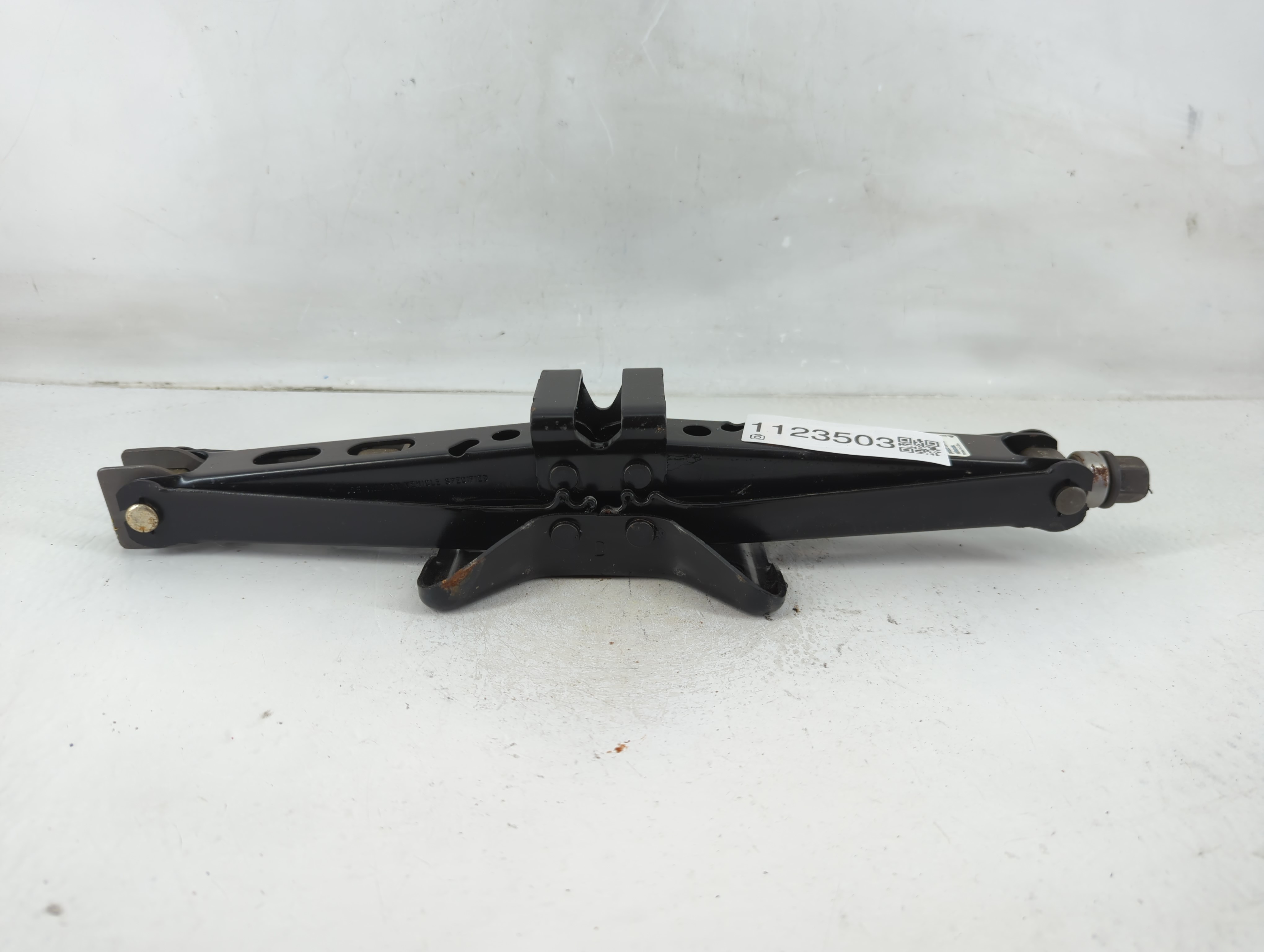 2007 Buick Lucerne Spare Scissor Car Jack 1123503 - Oemusedautoparts1.com