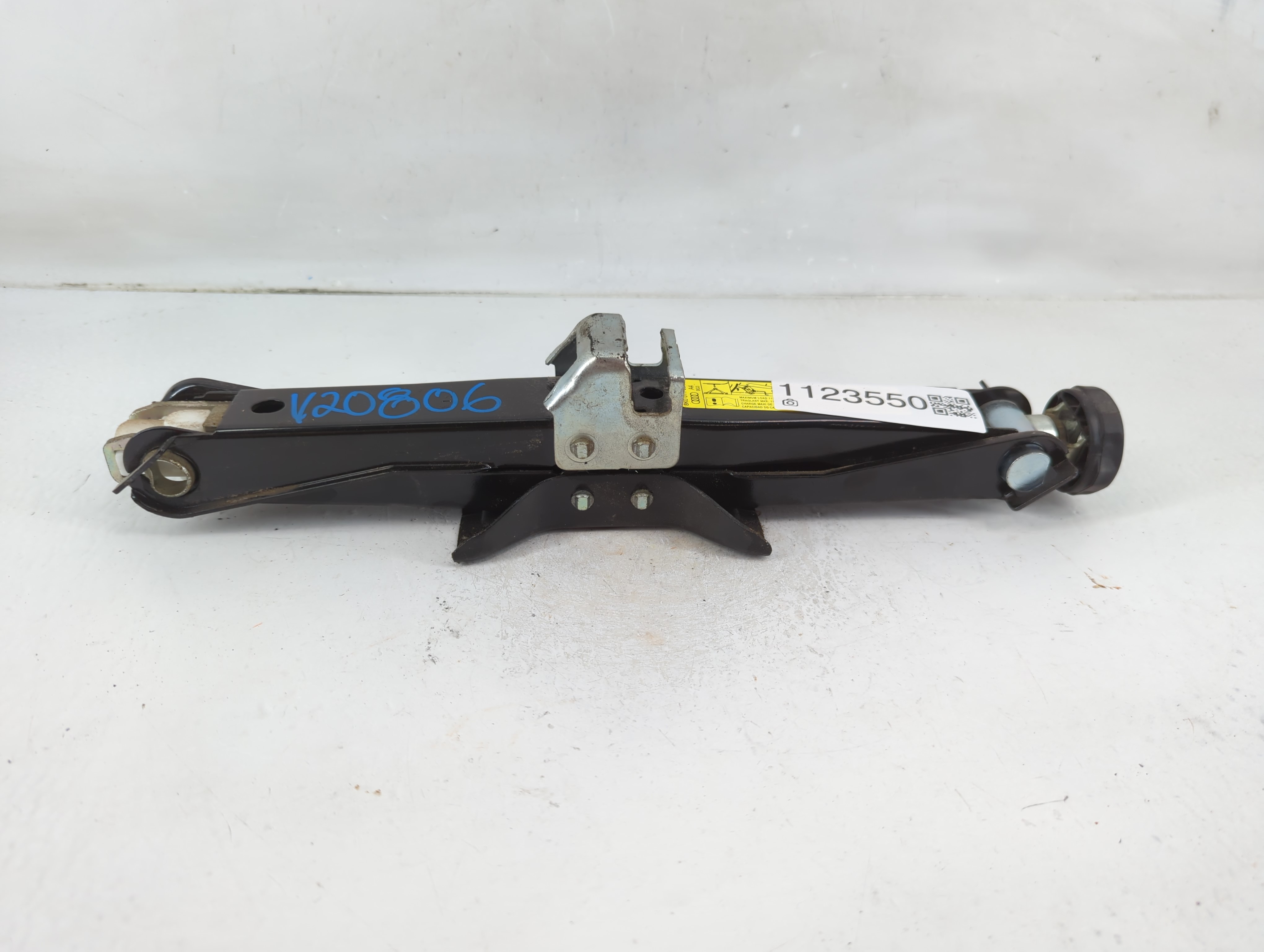 2010 Audi A4 Spare Scissor Car Jack 1123550 - Oemusedautoparts1.com
