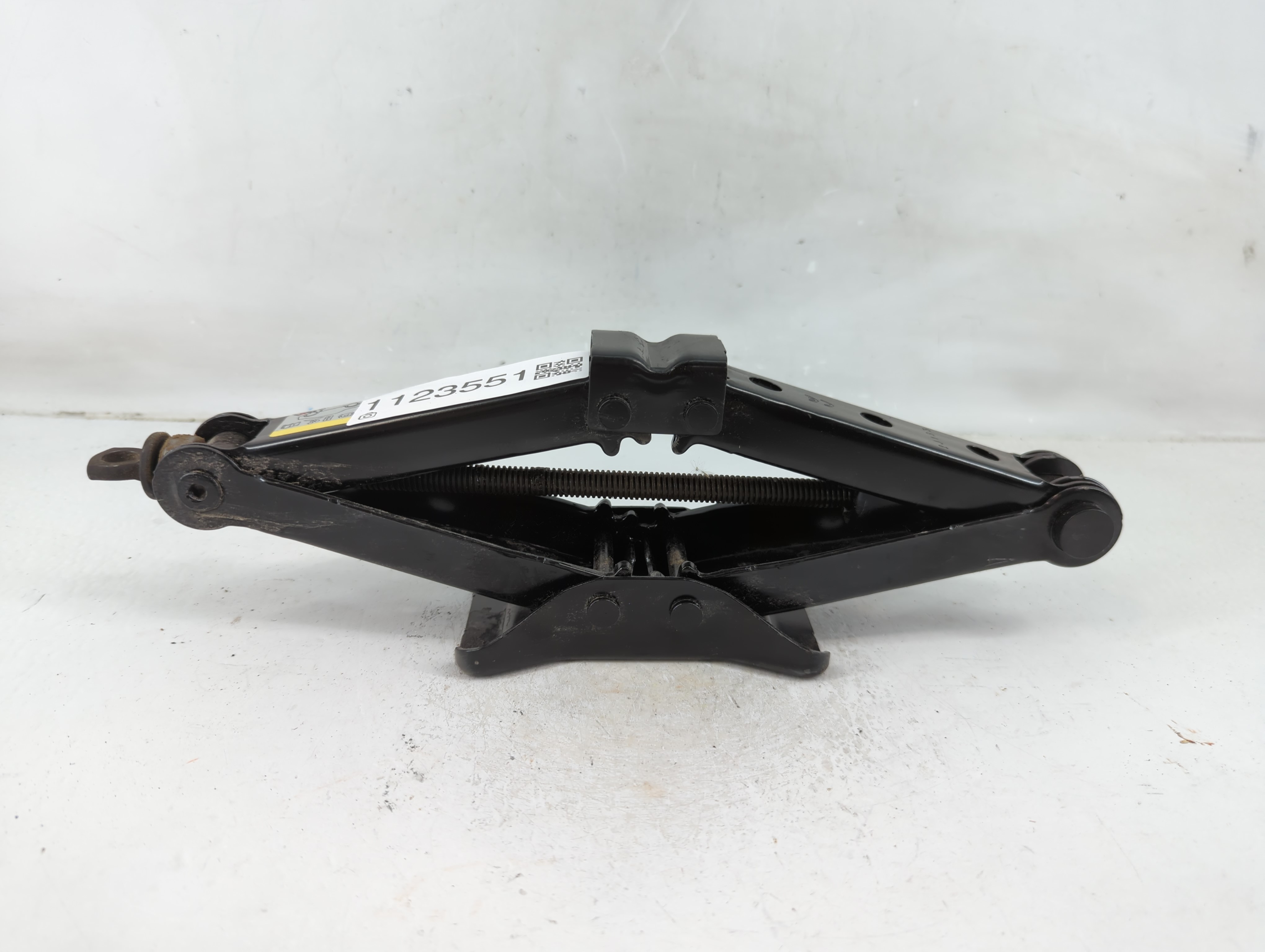 2013 Volkswagen Passat Spare Scissor Car Jack 1123551 - Oemusedautoparts1.com