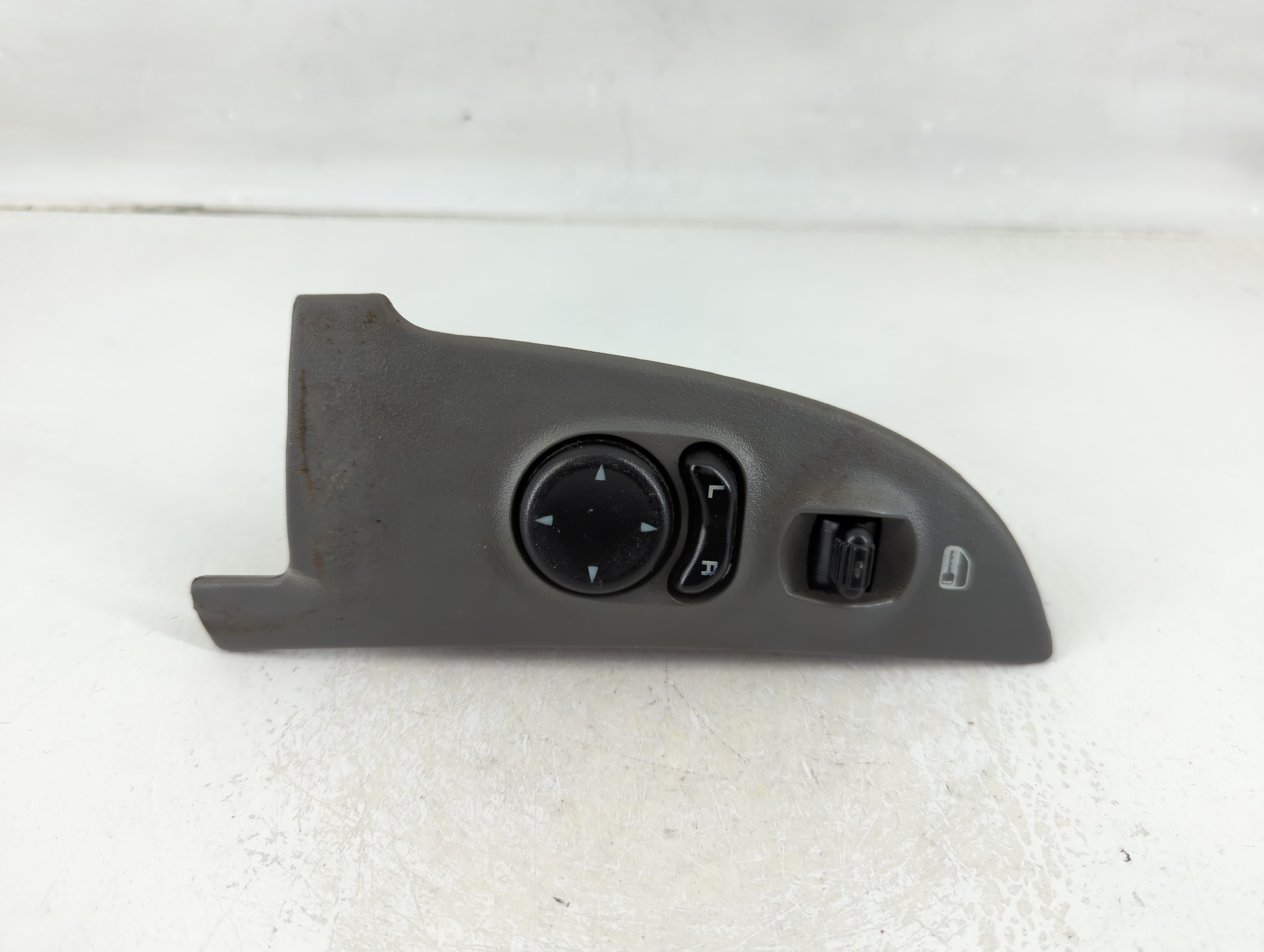 Picture of 2004-2007 Jeep Liberty Driver Left Door Master Power Window Switch 1124597
