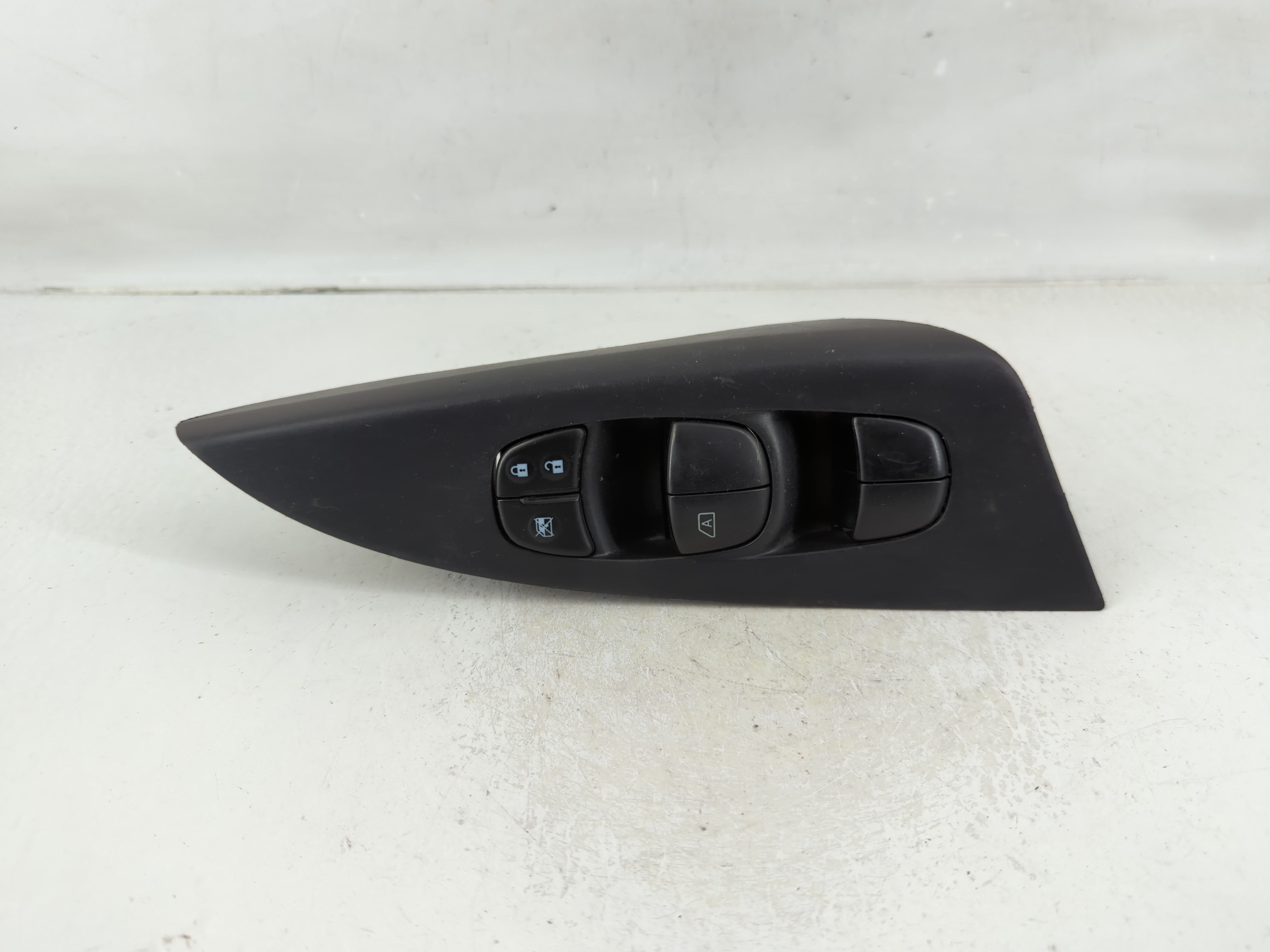 Picture of 2015 Nissan Sentra Driver Left Door Master Power Window Switch 1124722