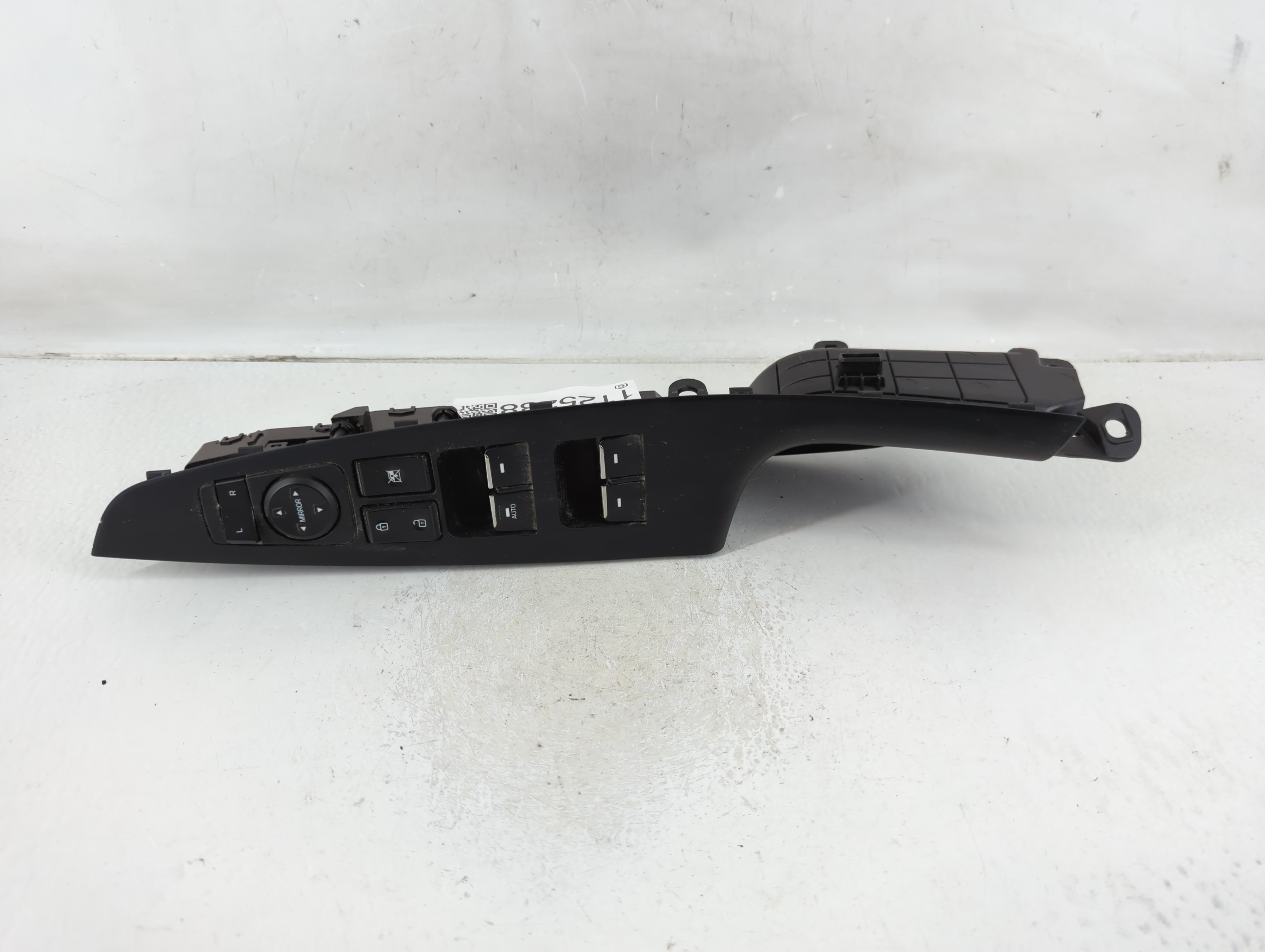 Picture of 2016-2021 Hyundai Tucson Driver Left Door Master Power Window Switch 1125238