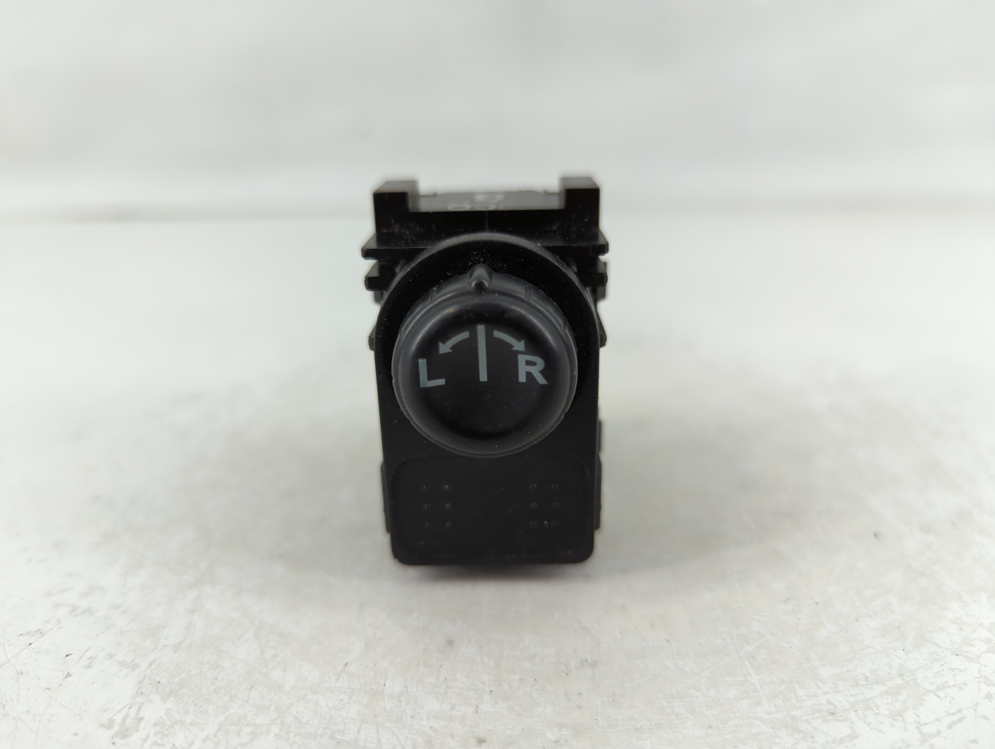 Picture of 2007-2012 Nissan Sentra Driver Left Door Master Power Window Switch 1125481
