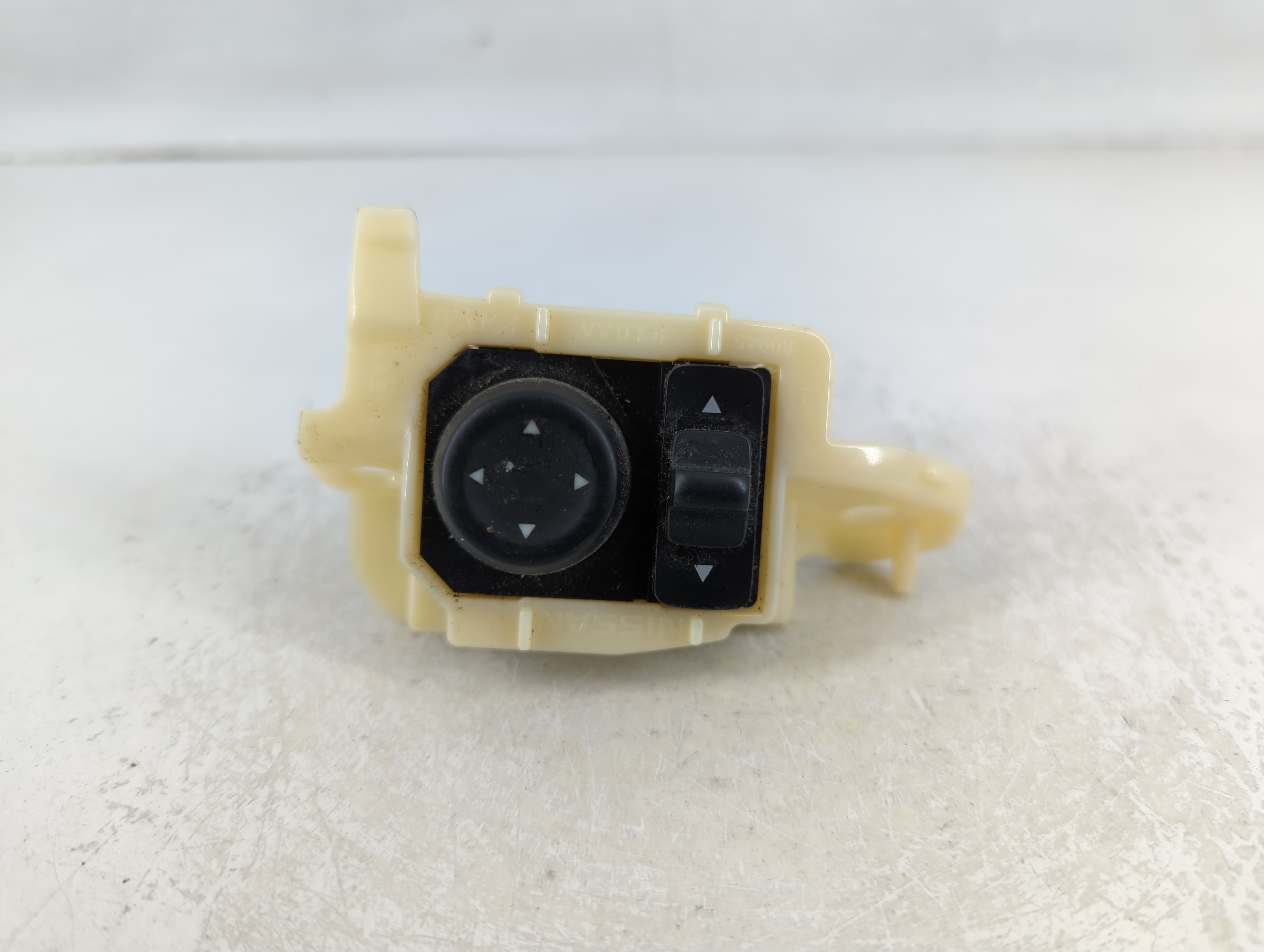 Picture of 2016-2020 Nissan Rogue Driver Left Door Master Power Window Switch 1125482
