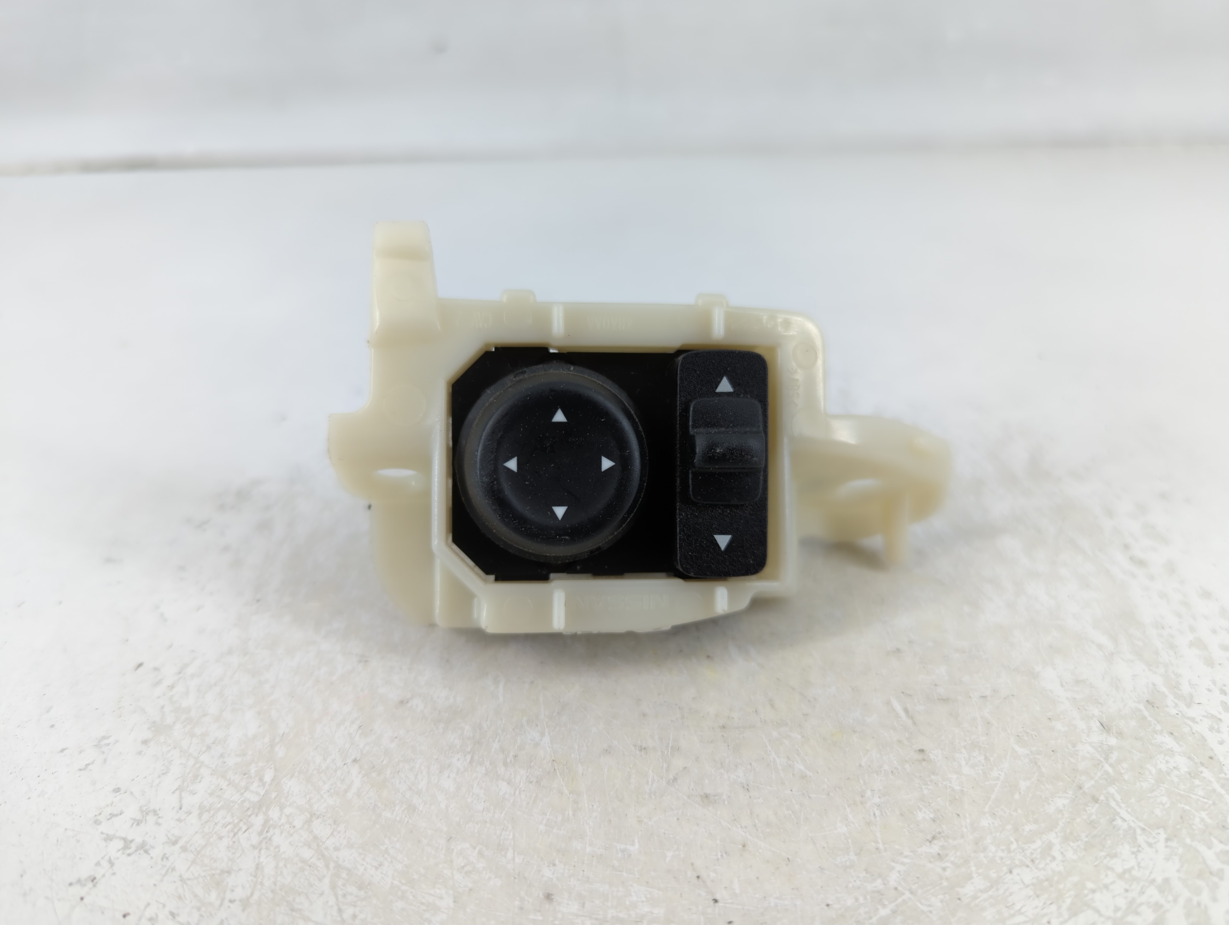 Picture of 2014-2020 Nissan Rogue Driver Left Door Master Power Window Switch 1125496