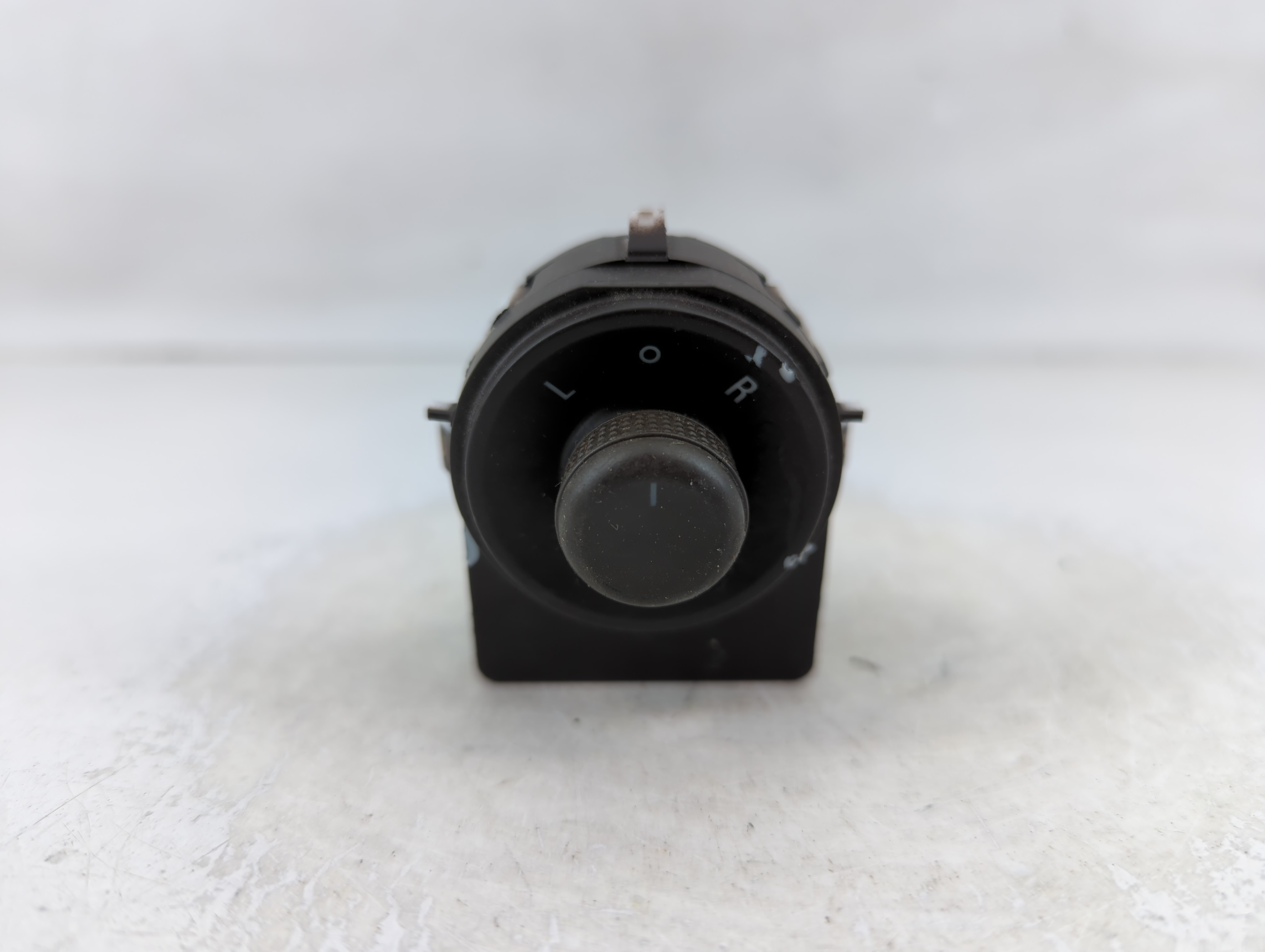 2011-2013 Buick Regal Driver Left Door Master Power Window Switch 1125613 - Oemusedautoparts1.com