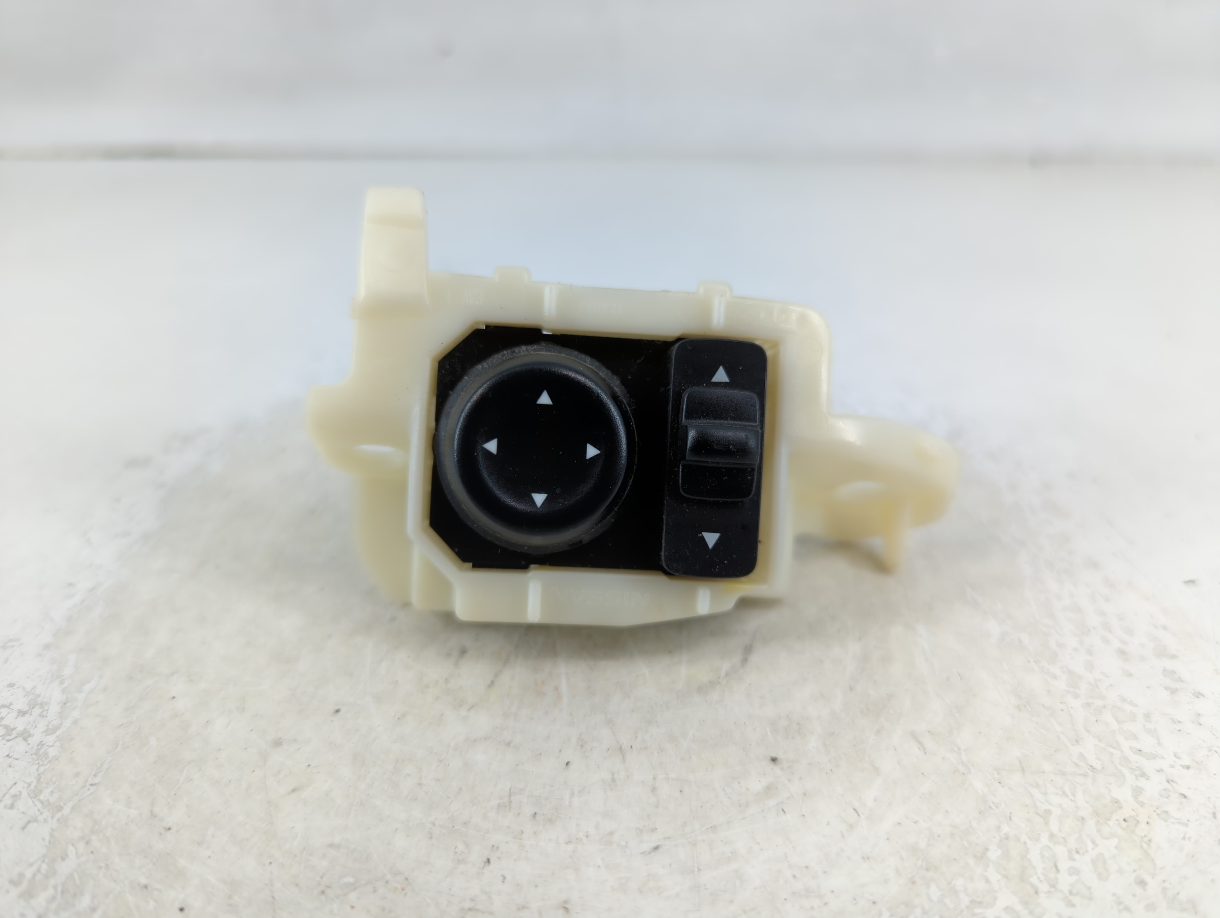 2014-2020 Nissan Rogue Driver Left Door Master Power Window Switch 1125618 - Oemusedautoparts1.com