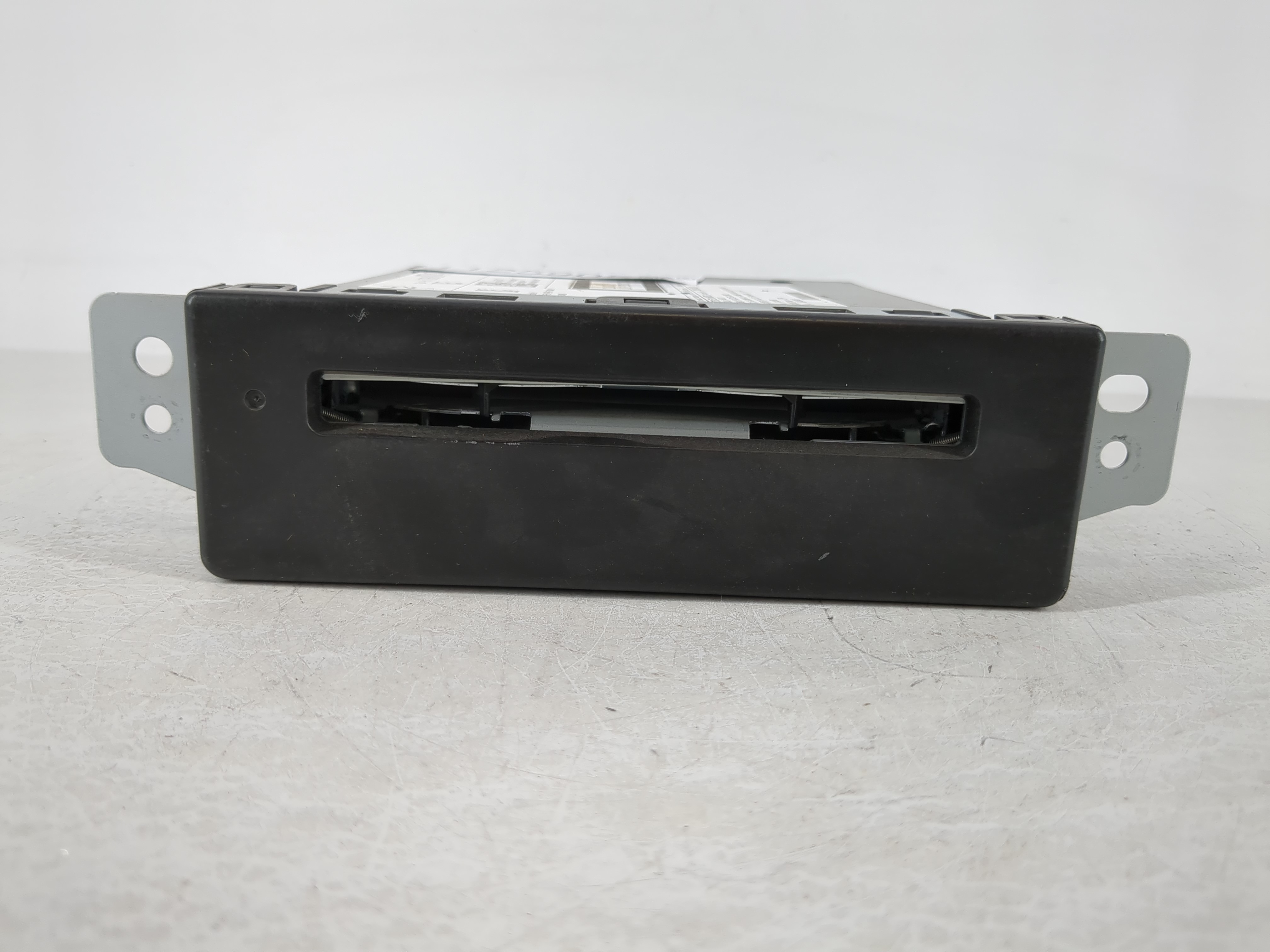 2015-2015 Chevrolet Silverado 2500 Am Fm Cd Player Radio Receiver 1125905 - Oemusedautoparts1.com