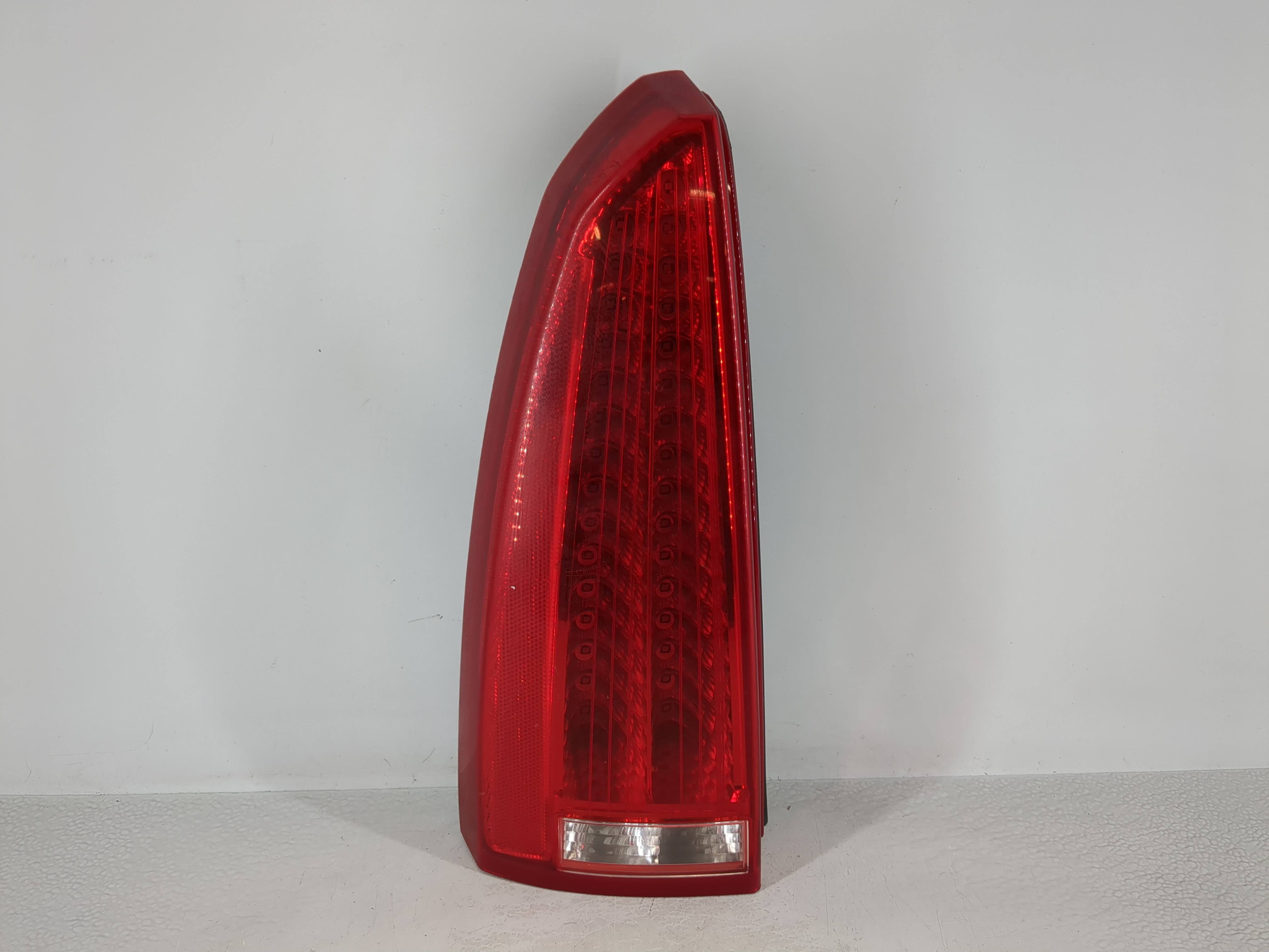 2006-2011 Cadillac Dts Driver Left Side Tail Light Taillight Oem 1126401 - Oemusedautoparts1.com