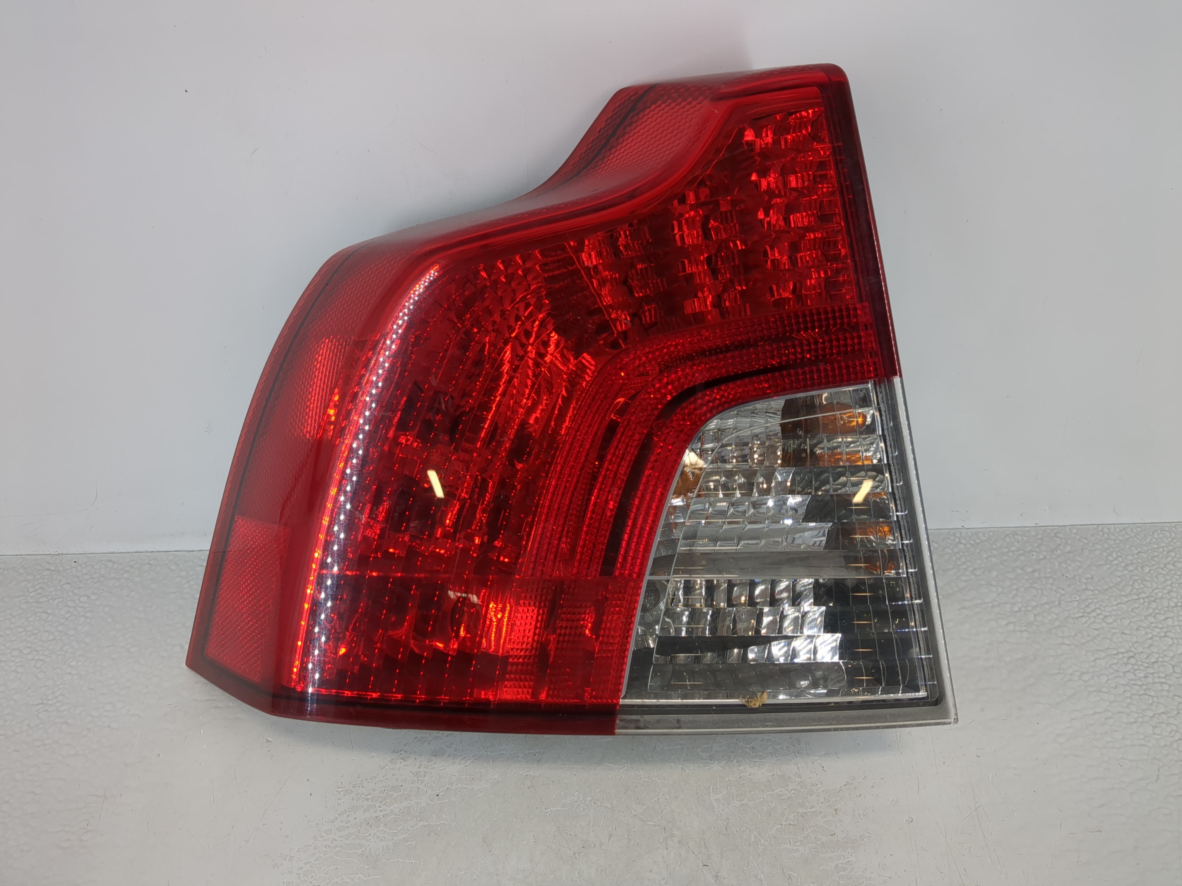 Volvo V40 Driver Left Side Tail Light Taillight Oem 1126414 - Oemusedautoparts1.com