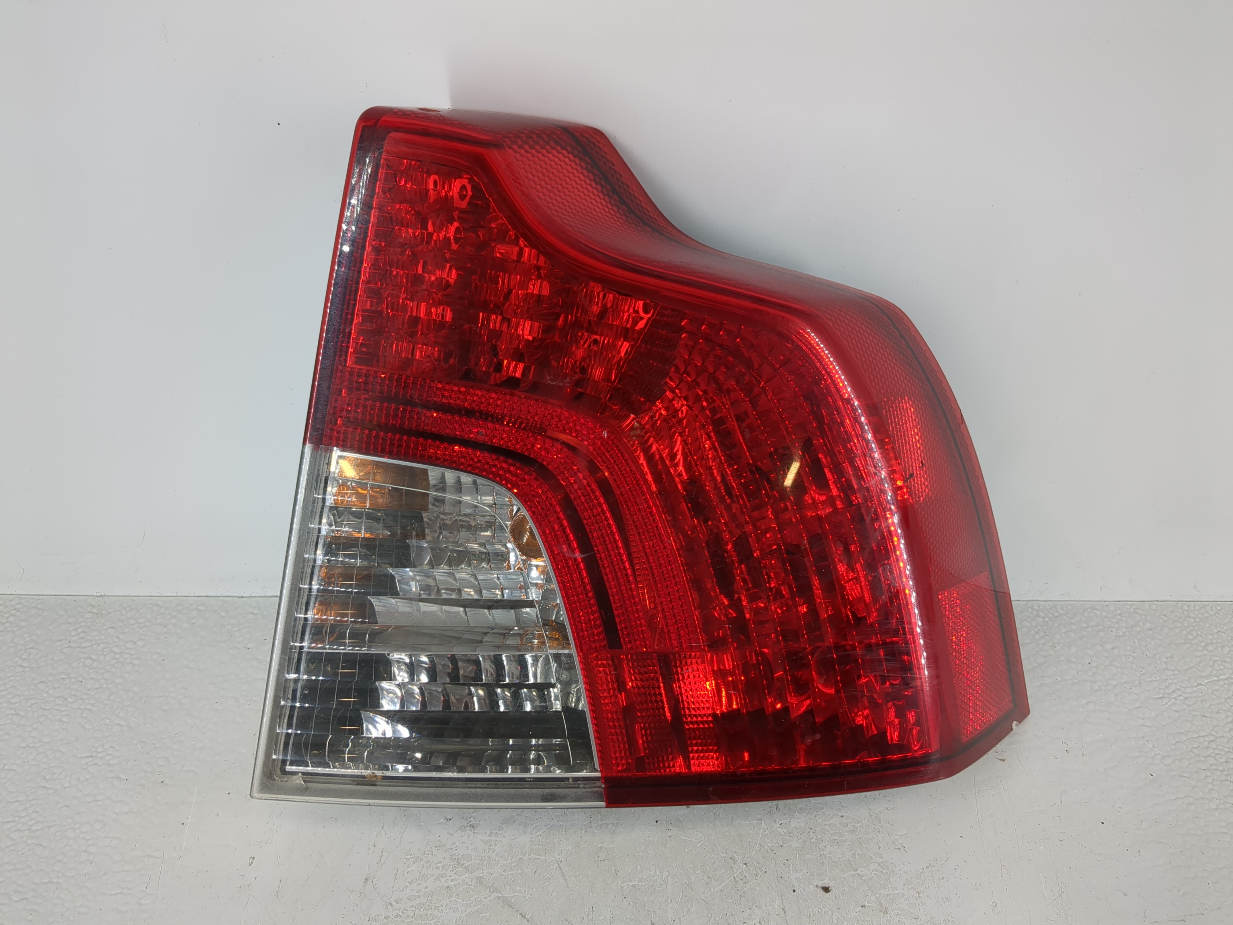 Volvo V40 Passenger Right Side Tail Light Taillight Oem 1126467 - Oemusedautoparts1.com