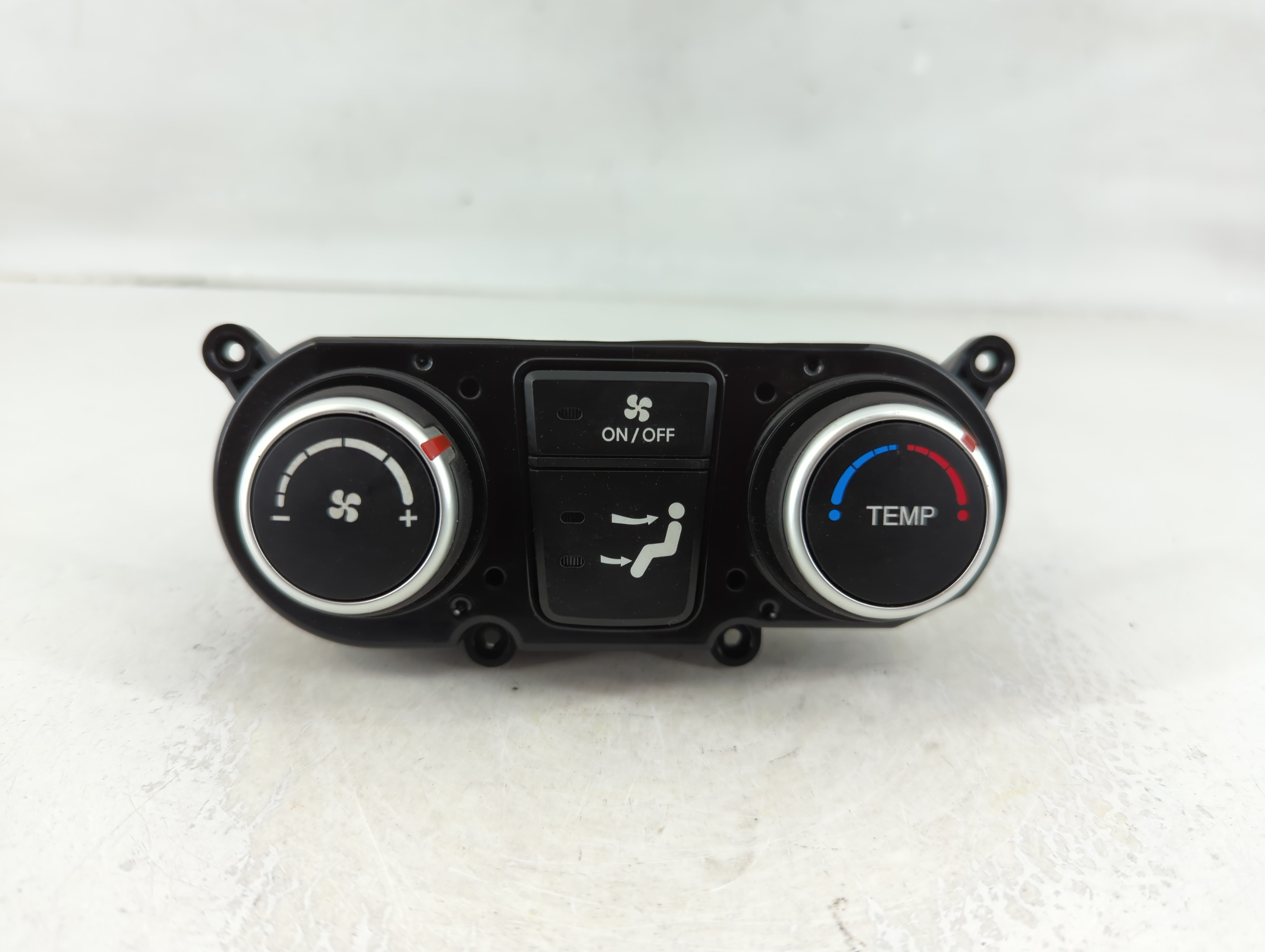 2013-2018 Hyundai Santa Fe Ac Heater Climate Control 1126482 - Oemusedautoparts1.com