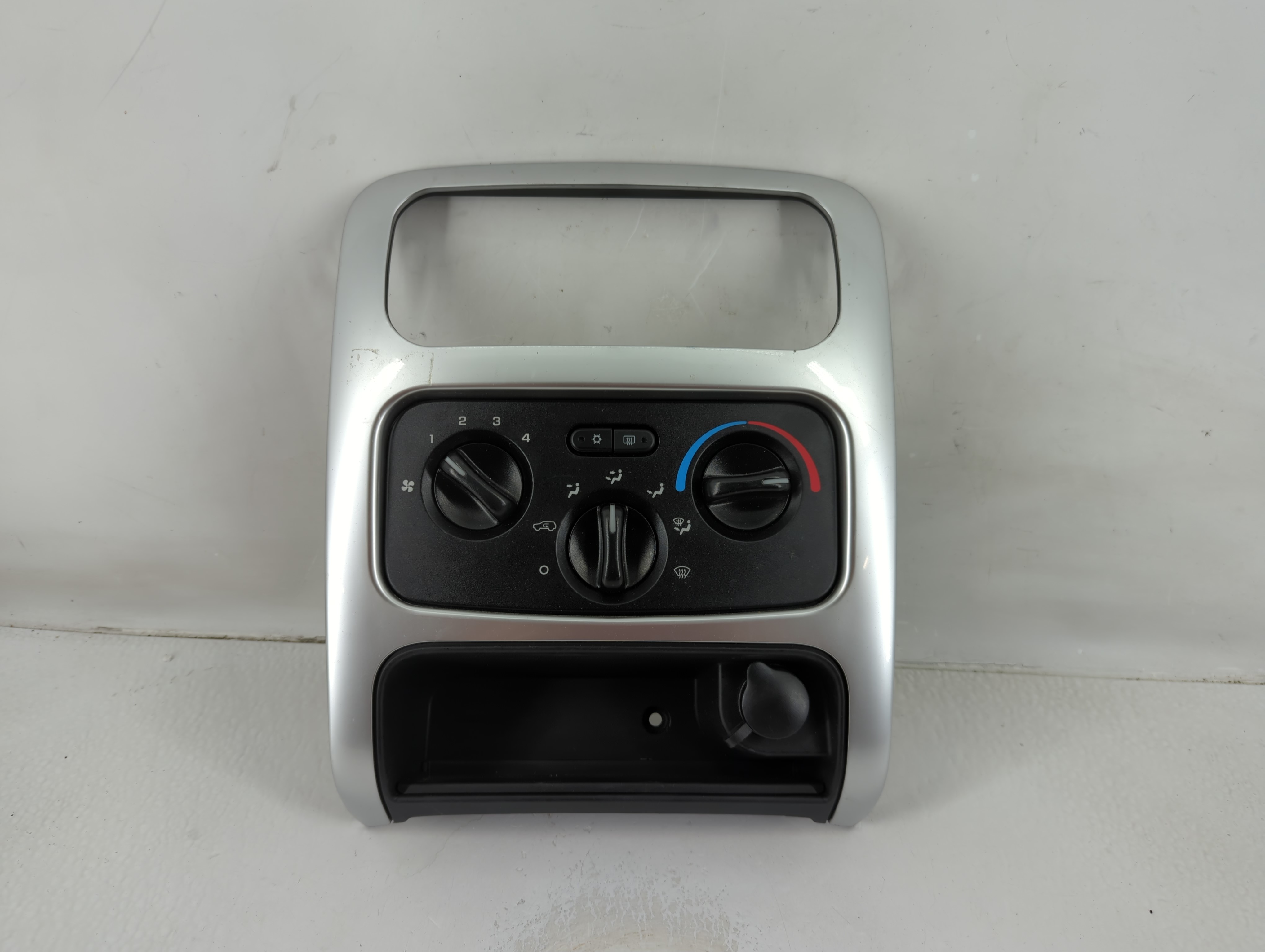 Picture of 2004-2007 Jeep Liberty Ac Heater Climate Control P55037533ag 1126657